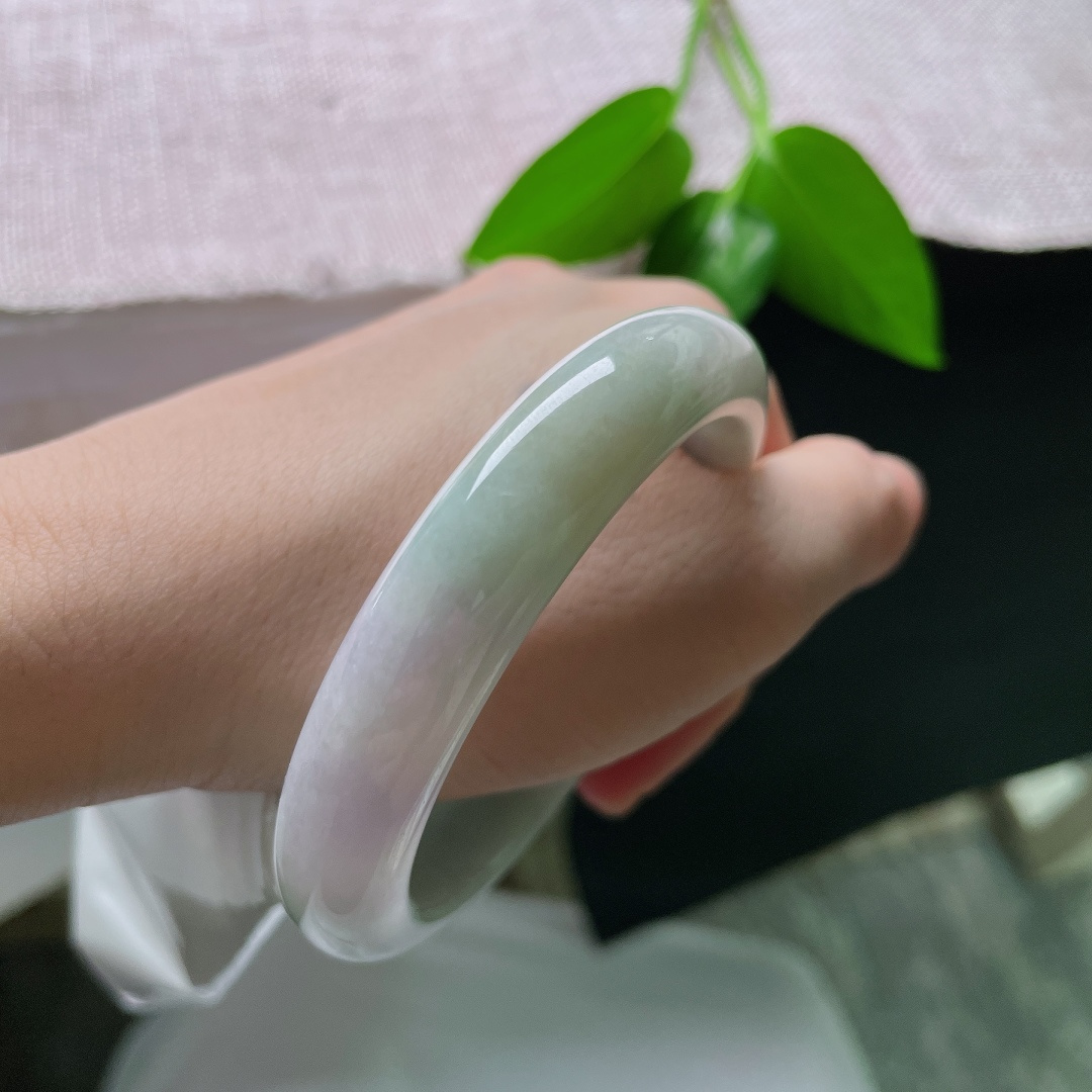 57.7/12.1/8.5，春彩正圈，一点棉线，淡淡的绿意若隐若现，清新自然，自带悠然诗意。ss59658a