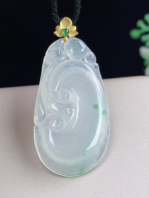 18k金镶冰飘绿如意，无裂，尺寸33.3-17.6-4.6mm，S10tgj