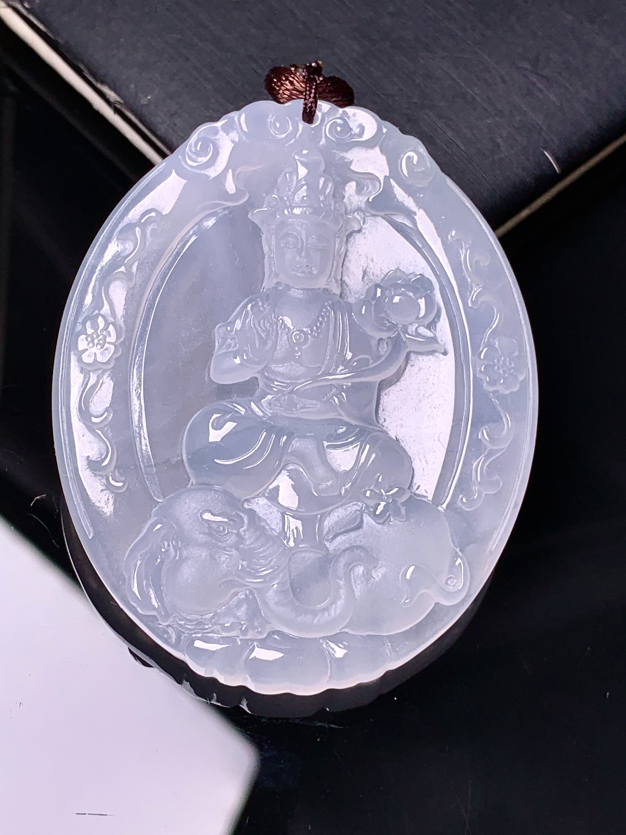 冰种普贤观音菩萨吊坠 玉质细腻 色泽艳丽清新  水润亮眼 整体尺寸48.8*39.5*5.6 b2