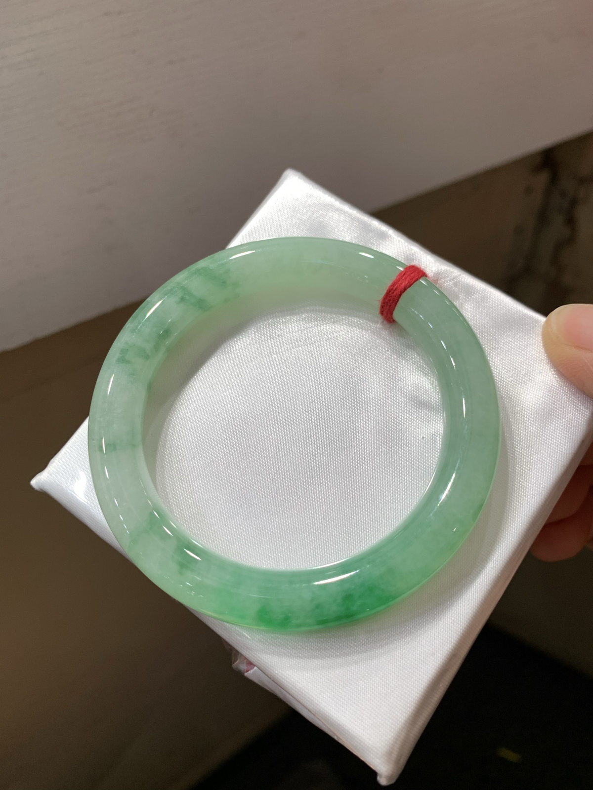 尺寸51.6/8.7，带色圆条手镯
颜色漂亮水润