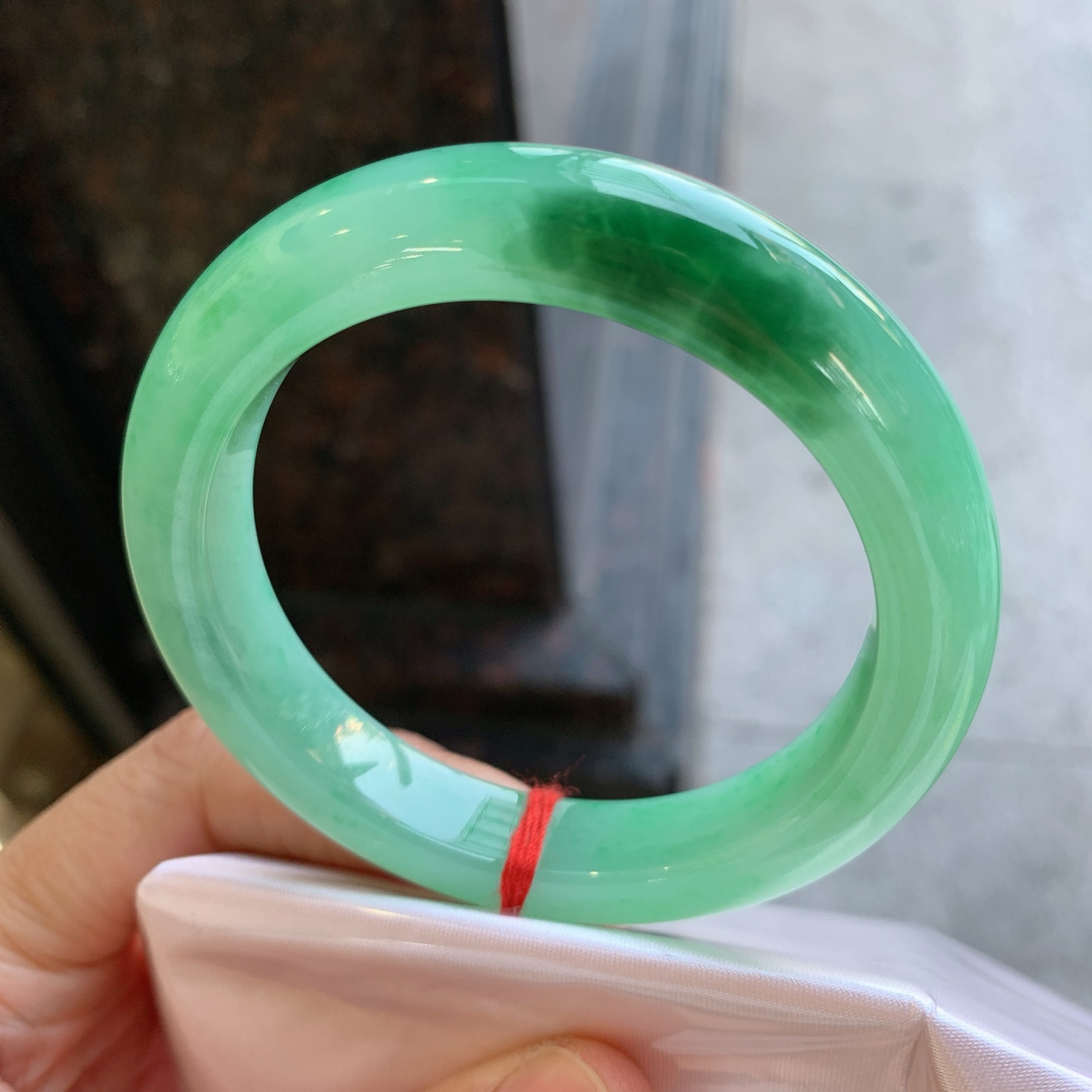 正圈飘绿 无裂 尺寸：55/11.5/9.3 细腻