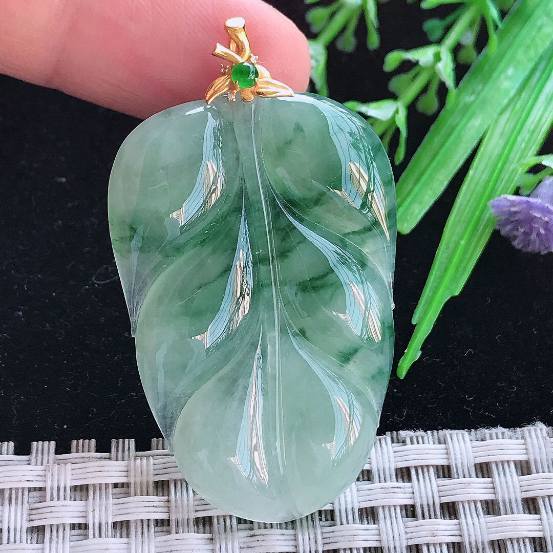 实拍A货翡翠42.5/28.8/4.5老坑18k金镶嵌冰胶飘花叶子吊坠翡翠玉牌挂件
