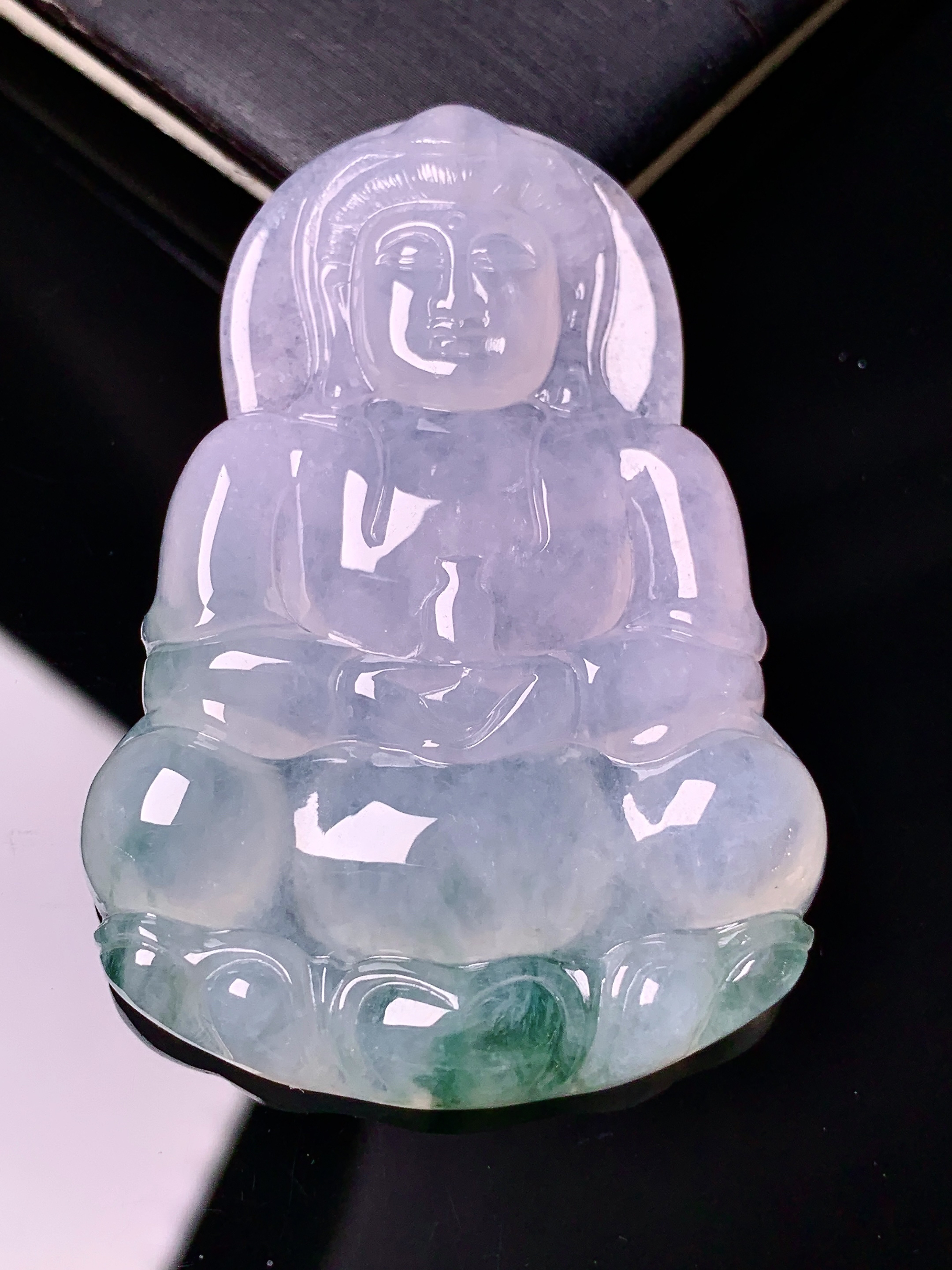 冰种飘绿观音菩萨吊坠 玉质细腻 色泽艳丽清新 水润亮眼 整体尺寸52*36.7*6 h3