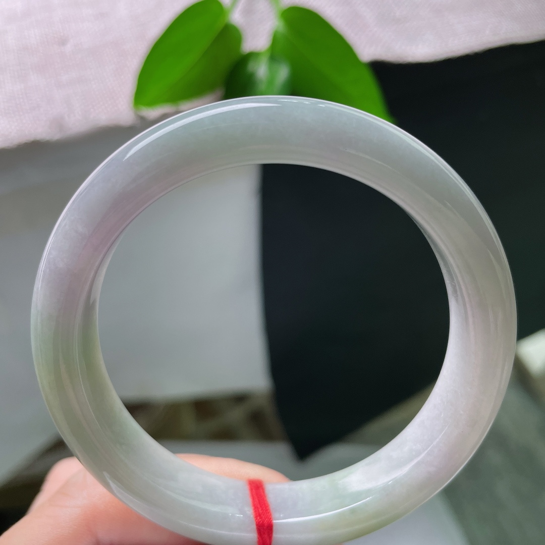 57.7/12.1/8.5，春彩正圈，一点棉线，淡淡的绿意若隐若现，清新自然，自带悠然诗意。ss59658a