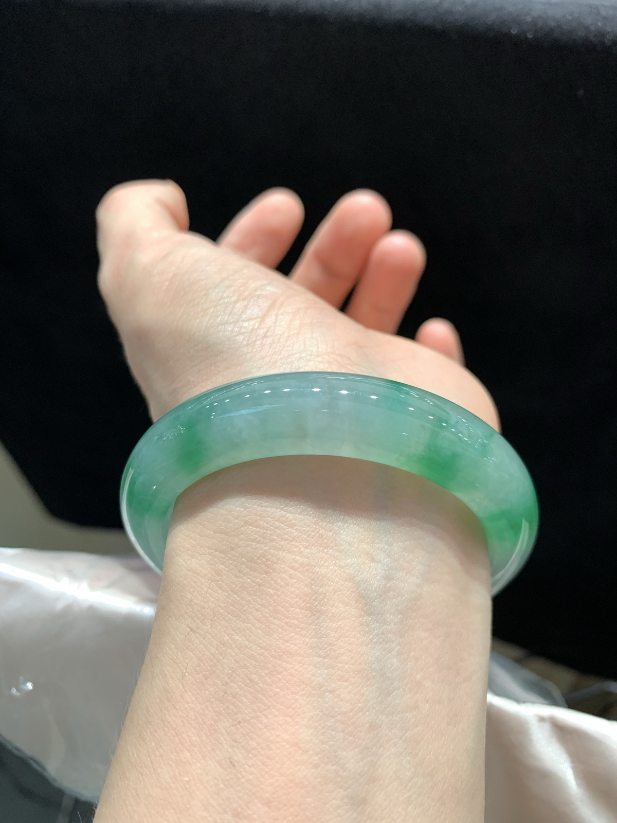 尺寸54.9/12.5/8.7，冰飘绿手镯
水润细腻 清新甜美