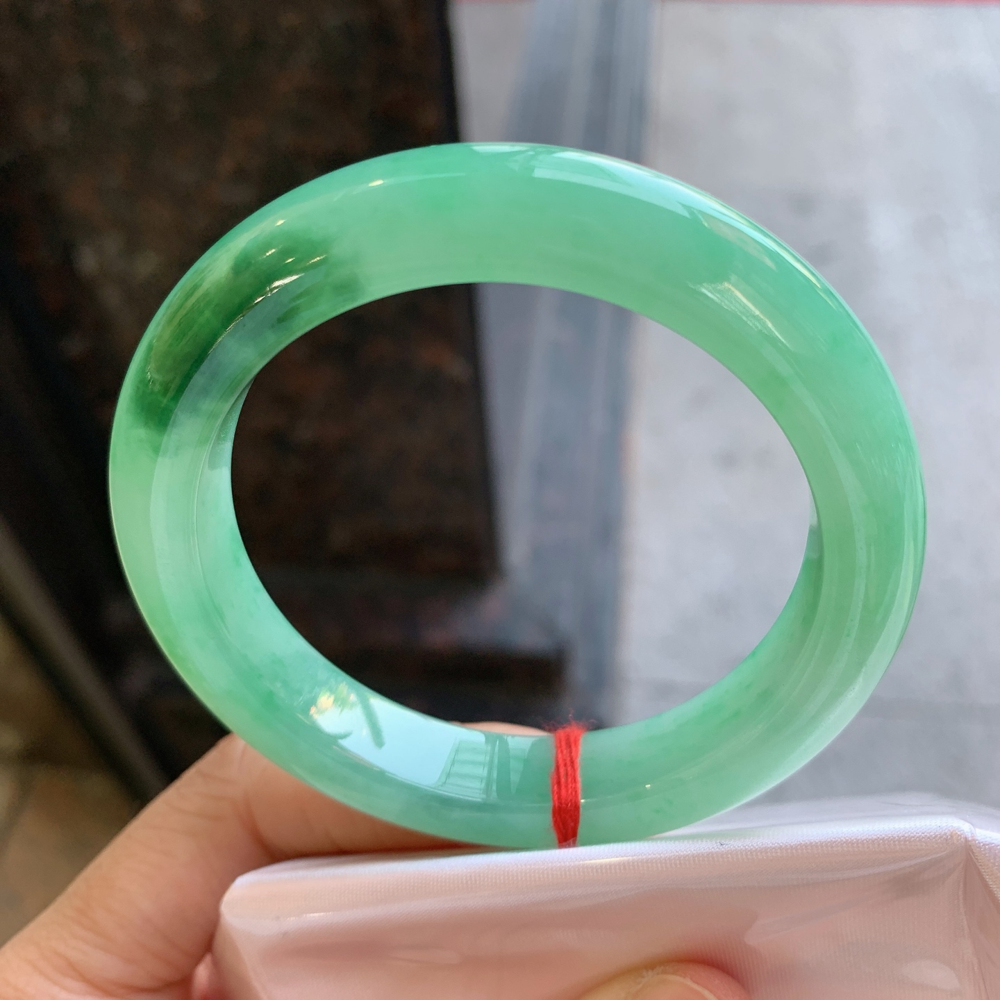正圈飘绿 无裂 尺寸：55/11.5/9.3 细腻