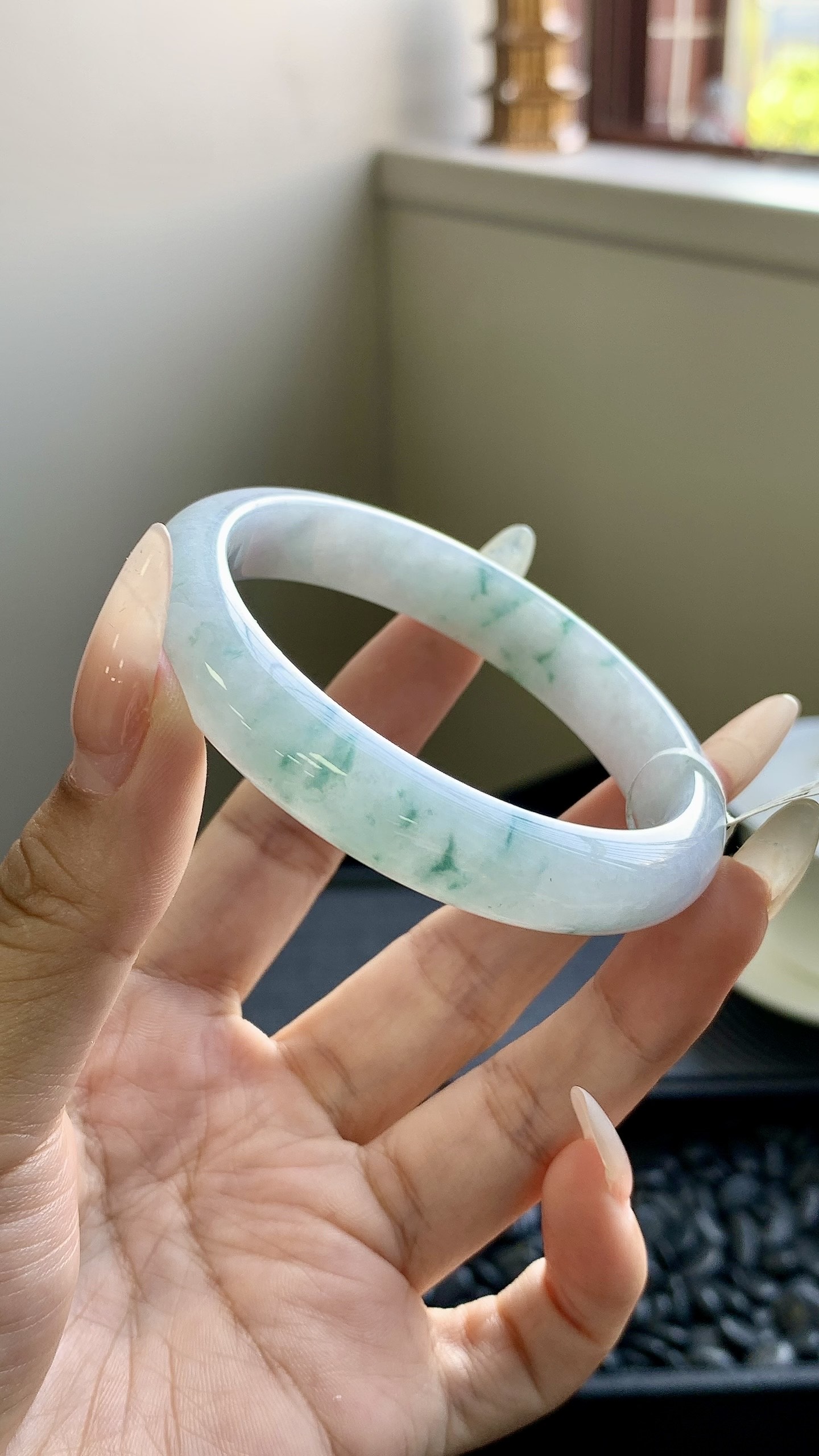 晴底飘花正圈手镯成品（微瑕）HYY-9870 尺寸：55-11-7
