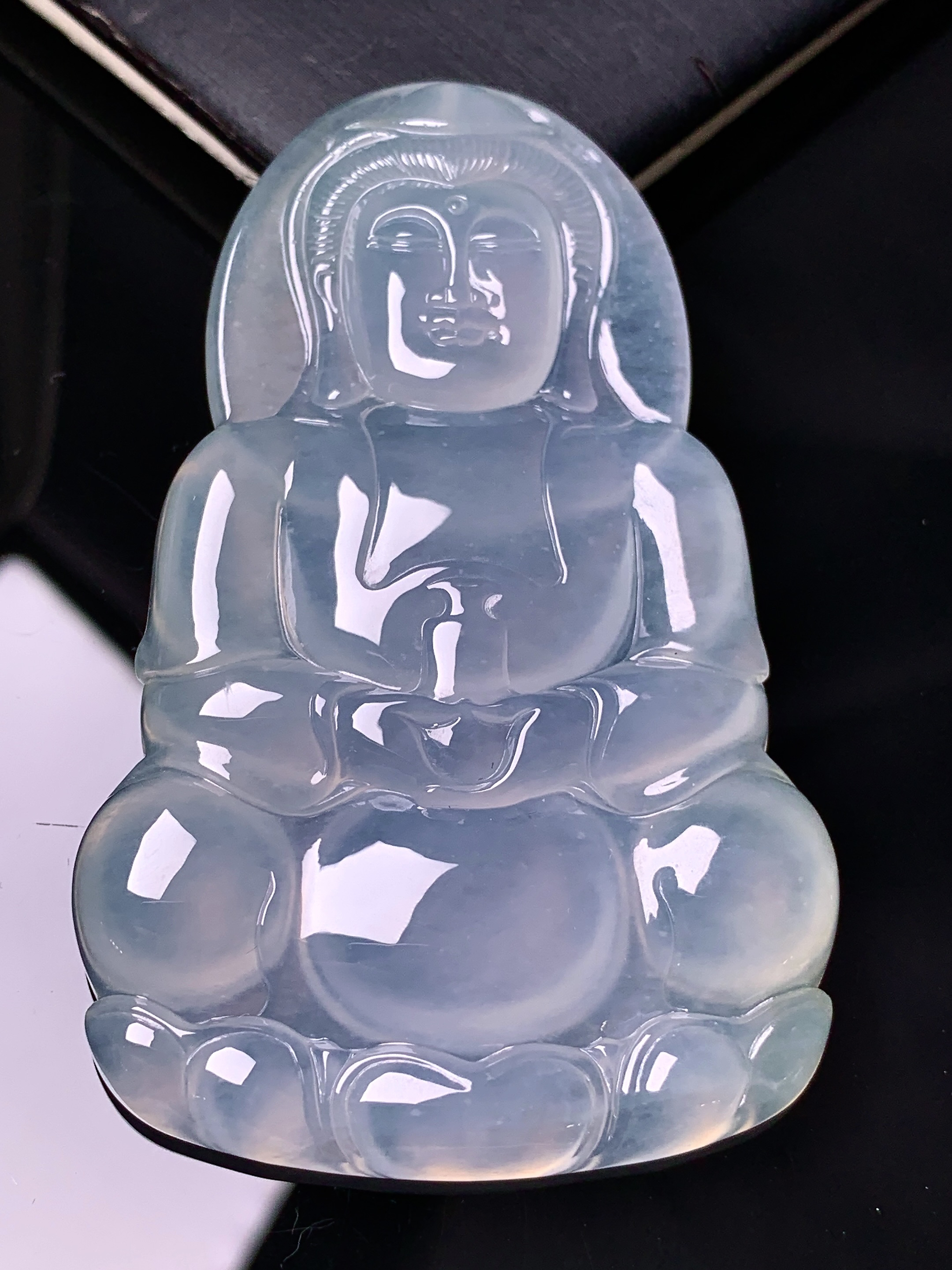 冰种观音菩萨吊坠 玉质细腻 色泽艳丽清新 水润亮眼 整体尺寸66.8*42.2*6.8 a5