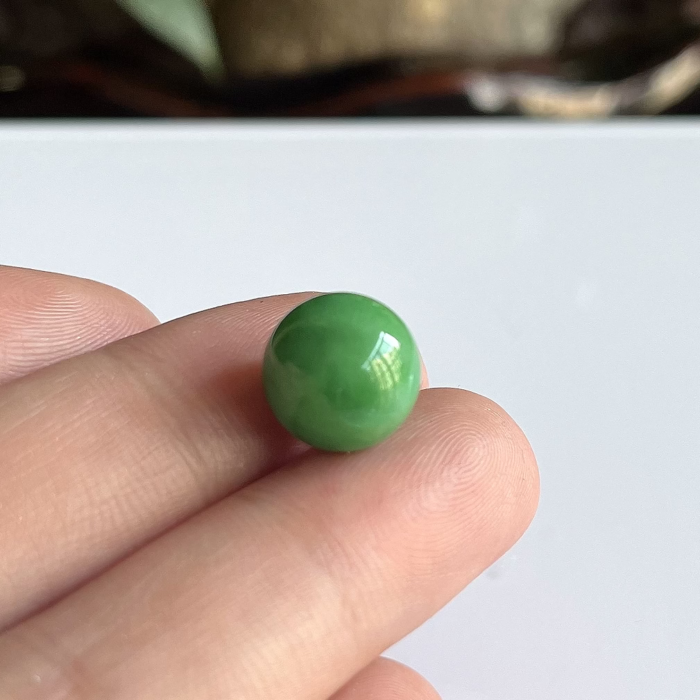 缅甸天然翡翠A货，卡12.4冰润满绿阳绿圆珠单珠多样性发货一颗，尺寸：12.4mm/1颗，重量：约3