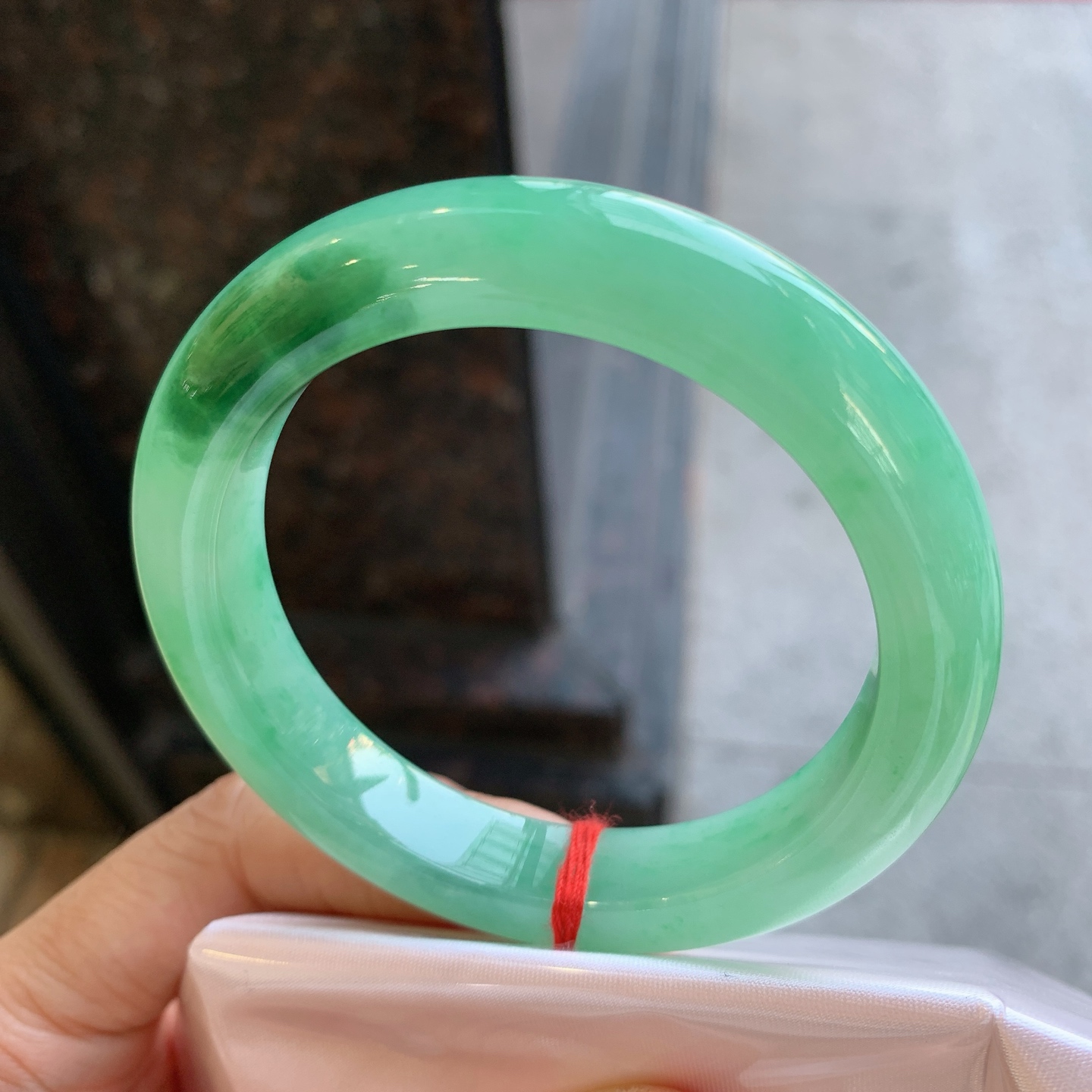 正圈飘绿 无裂 尺寸：55/11.5/9.3 细腻
