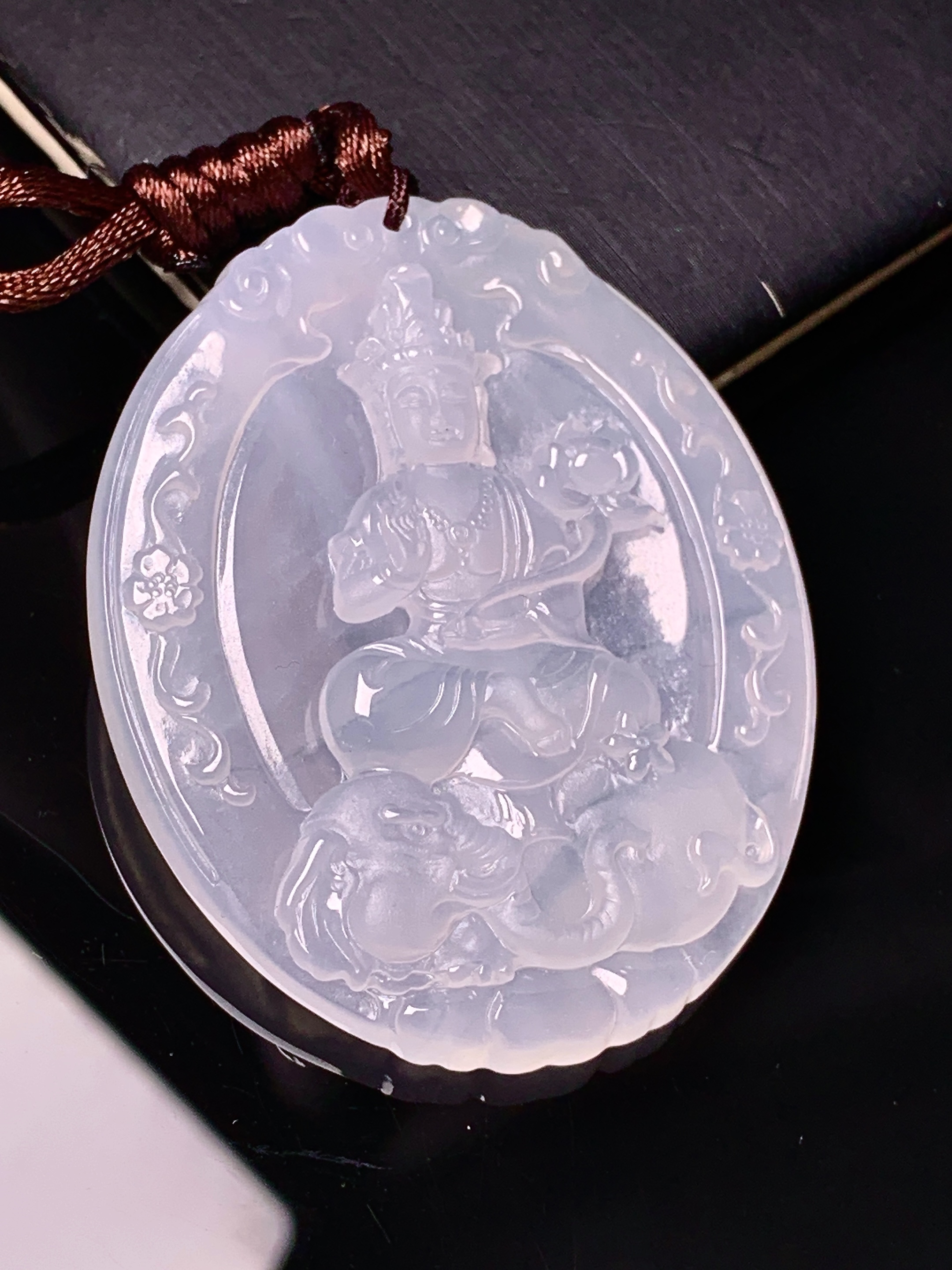 冰种普贤观音菩萨吊坠 玉质细腻 色泽艳丽清新  水润亮眼 整体尺寸48.8*39.5*5.6 b2