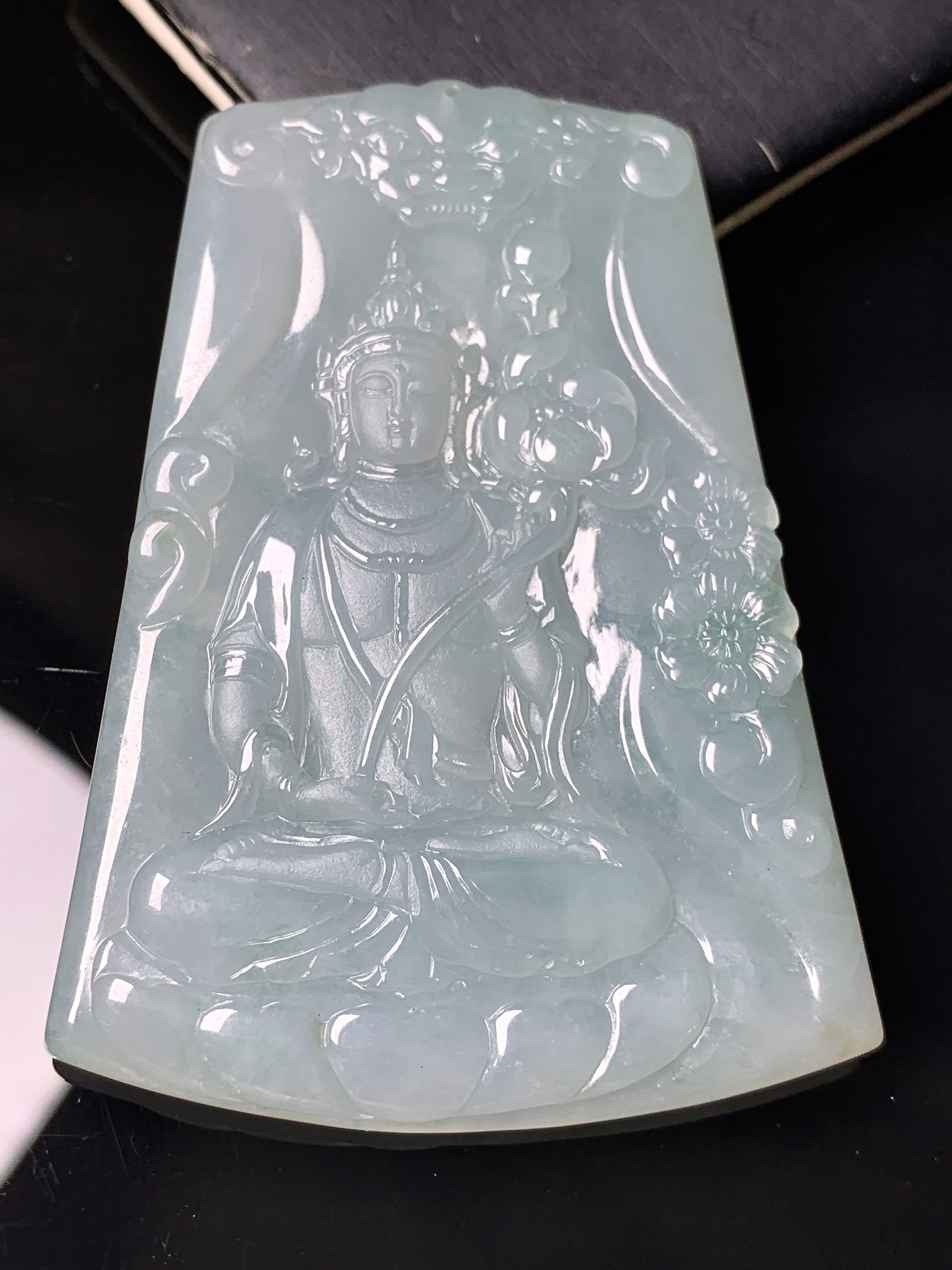 冰种度母观音菩萨吊坠 玉质细腻 色泽艳丽清新 水润亮眼 整体尺寸66.2*47.3*5.8 d1