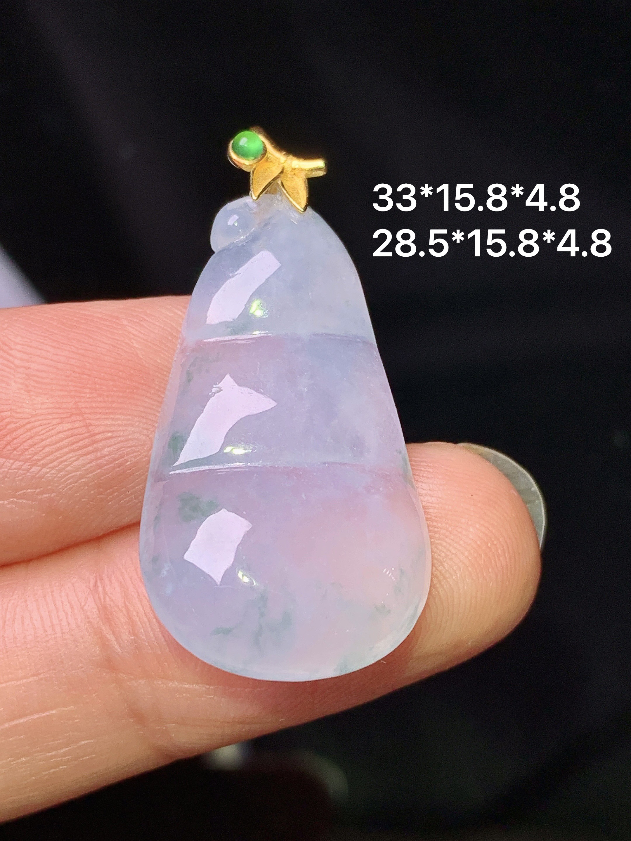 18k金镶嵌冰种四季豆吊坠 玉质细腻 色泽艳丽清新 水润亮眼 整体尺寸33*15.8*4.8 h3