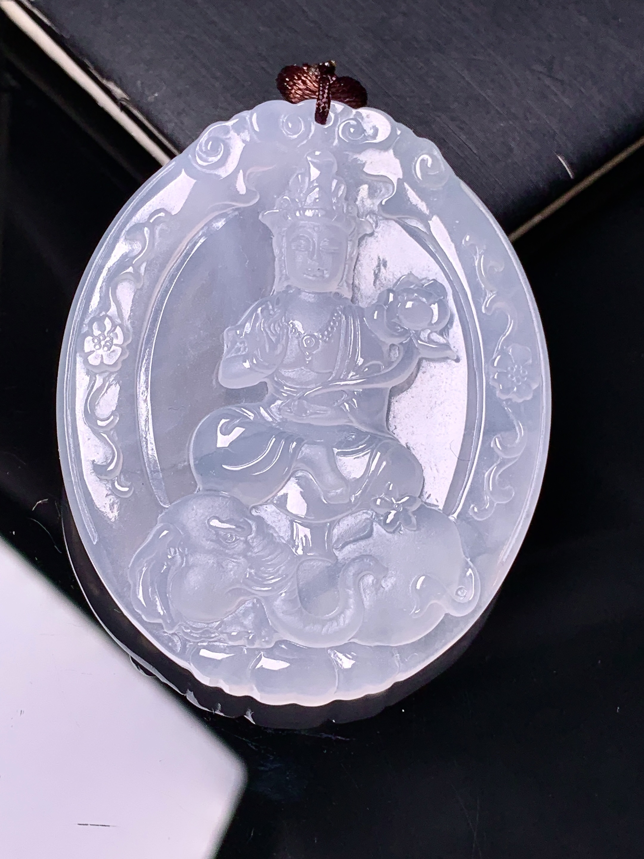 冰种普贤观音菩萨吊坠 玉质细腻 色泽艳丽清新  水润亮眼 整体尺寸48.8*39.5*5.6 b2