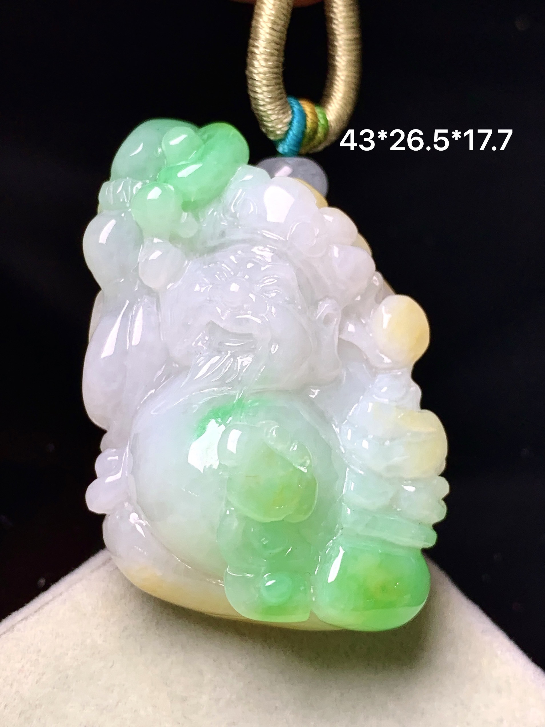 飘绿财神吊坠 玉质细腻 色泽艳丽清新 水润亮眼 整体尺寸43*26.5*17.7 w1