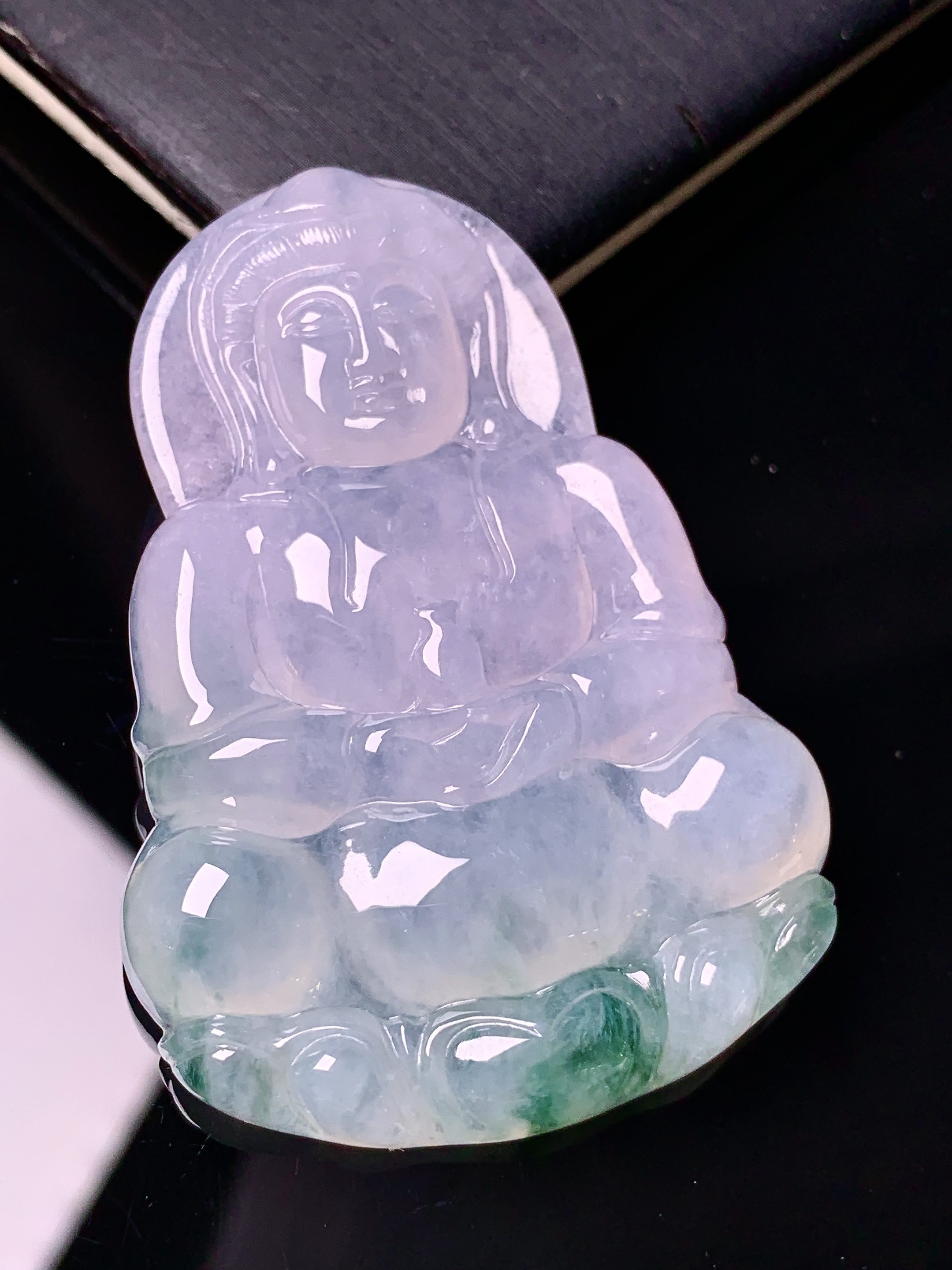 冰种飘绿观音菩萨吊坠 玉质细腻 色泽艳丽清新 水润亮眼 整体尺寸52*36.7*6 h3