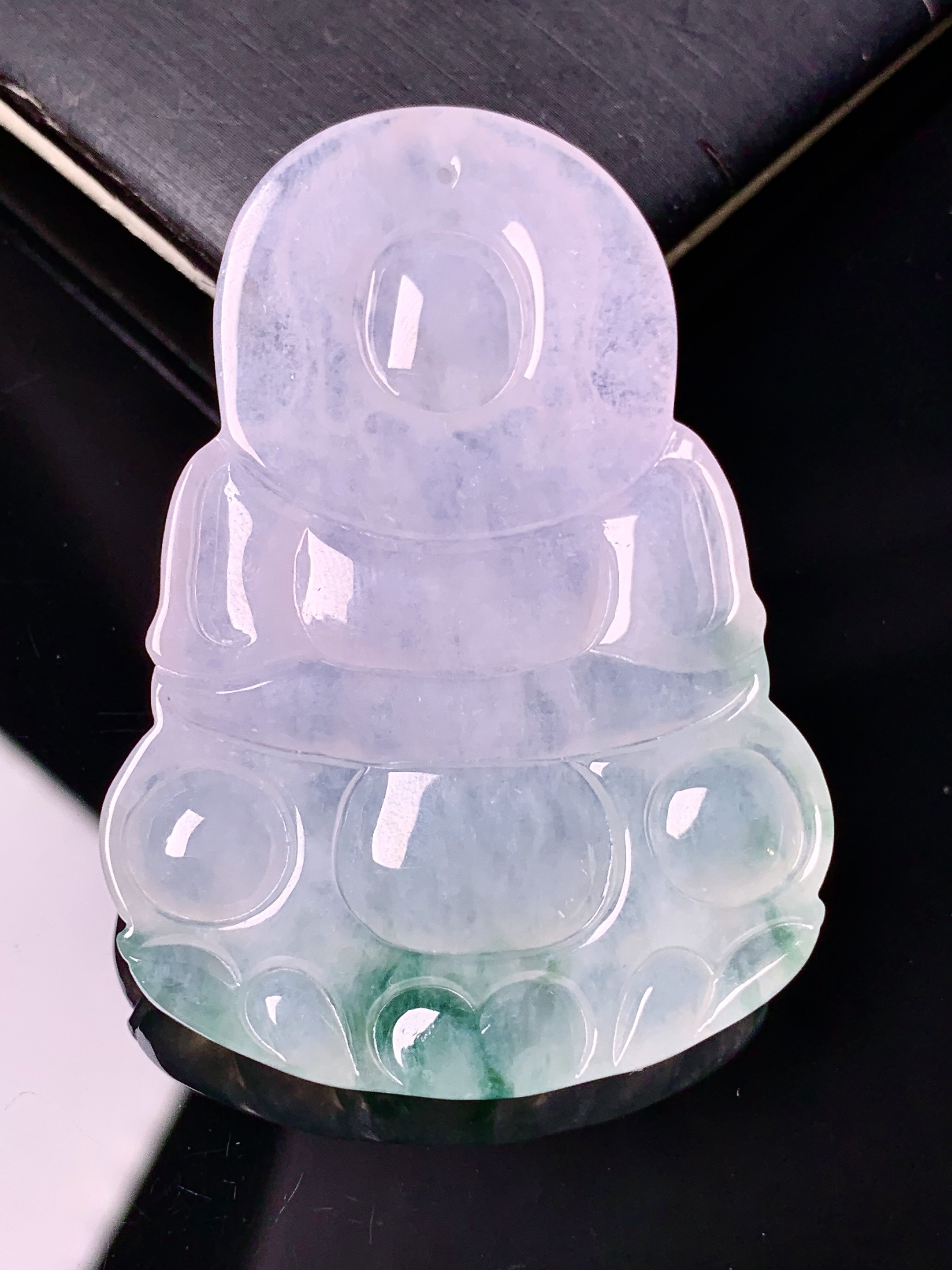 冰种飘绿观音菩萨吊坠 玉质细腻 色泽艳丽清新 水润亮眼 整体尺寸52*36.7*6 h3