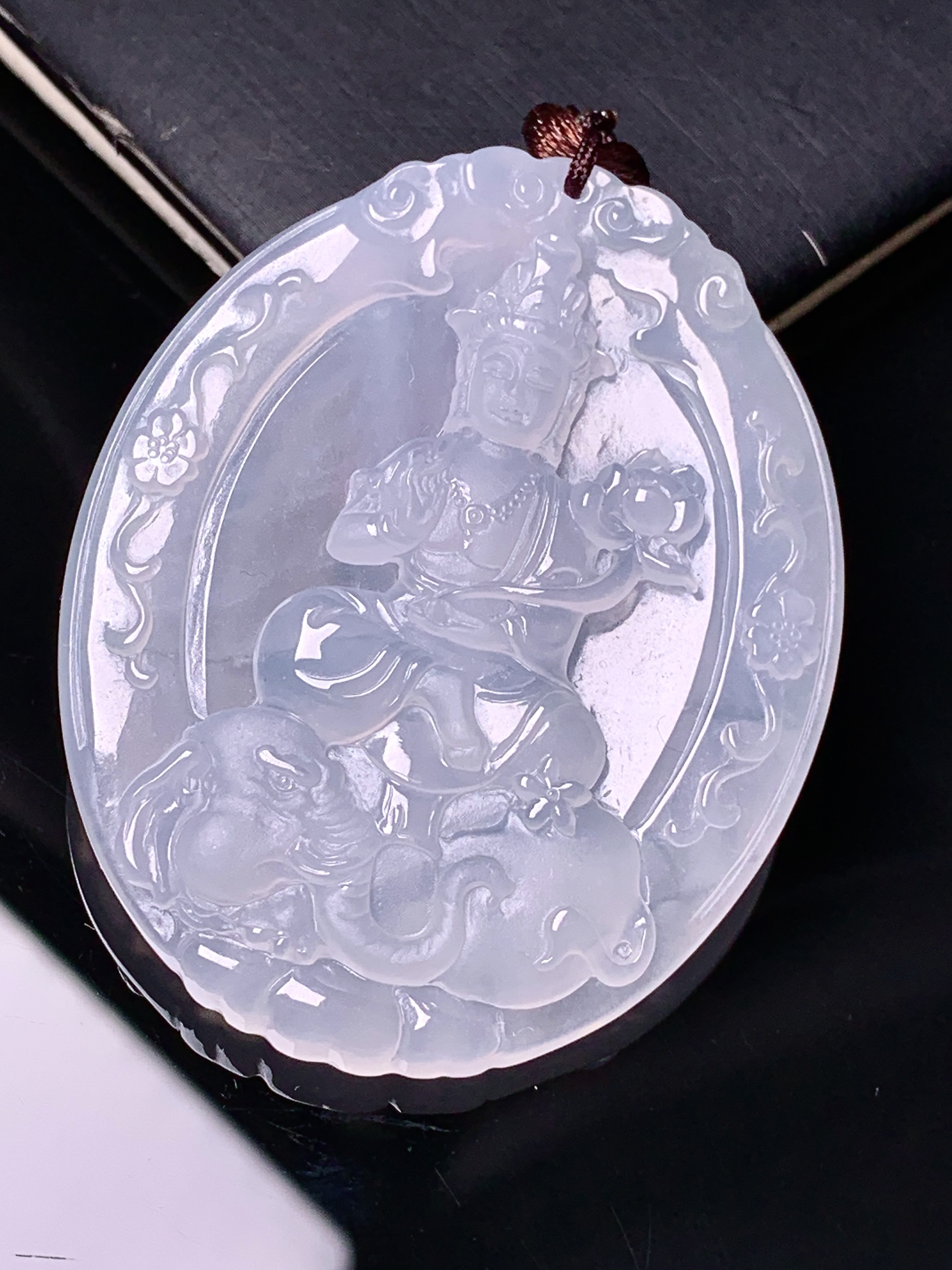 冰种普贤观音菩萨吊坠 玉质细腻 色泽艳丽清新  水润亮眼 整体尺寸48.8*39.5*5.6 b2