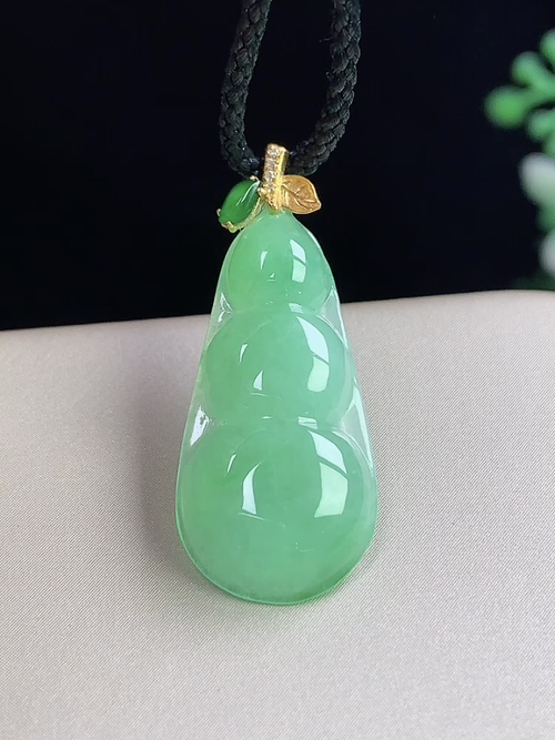 18k金镶满绿福豆，四季豆，无裂，尺寸24.5-11.8-3.8mm，S10dk88