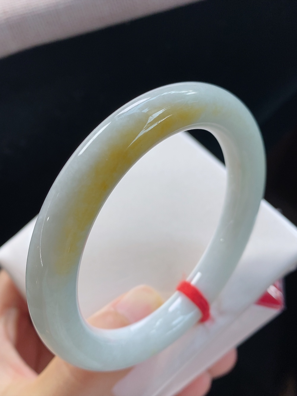 正圈飘黄翡手镯，圈口尺寸54.1-9.8-10.2mm,10.10yb