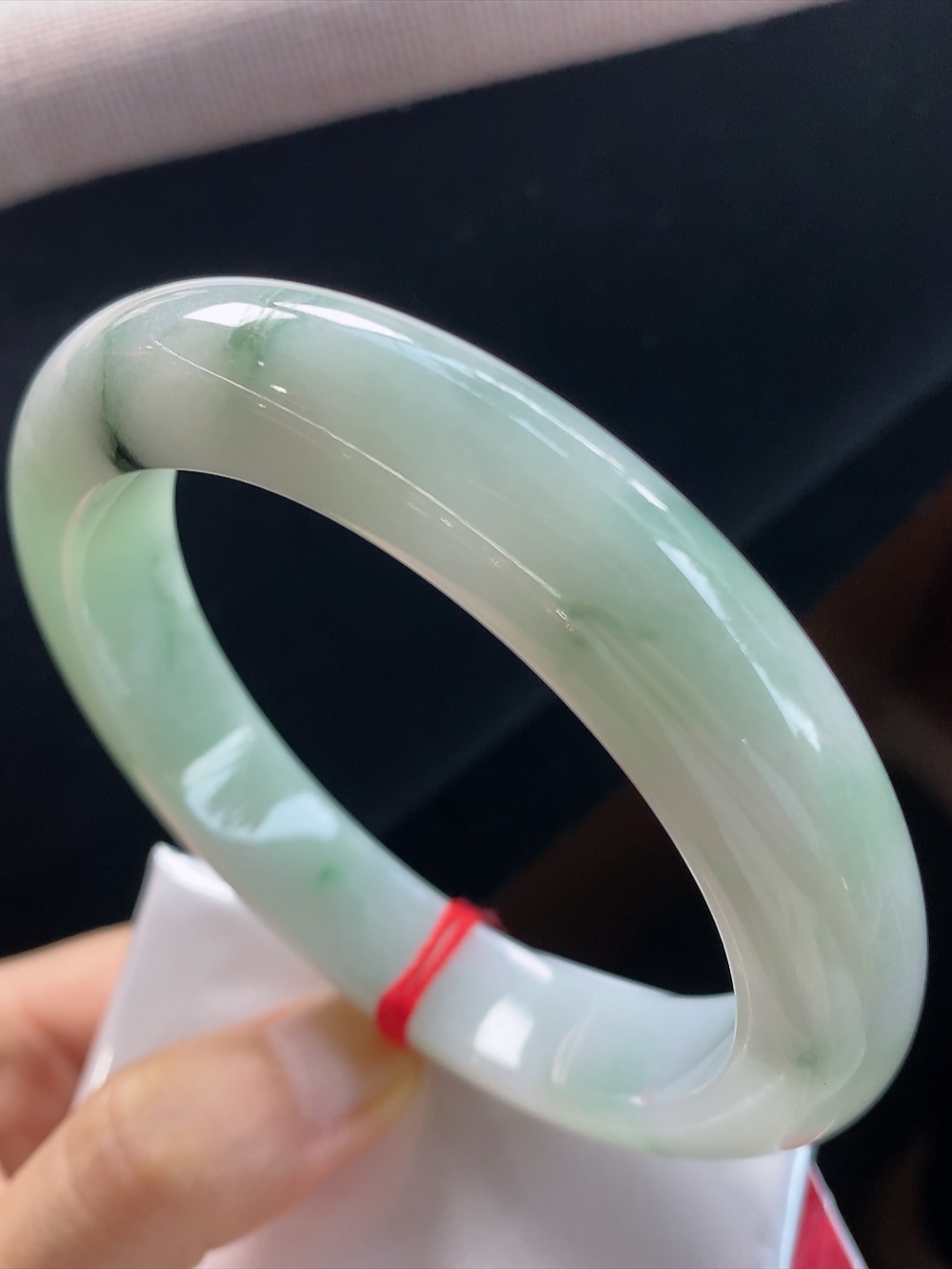 正圈底色飘花手镯，圈口尺寸60.7-12.6-9.9mm,10.10yb