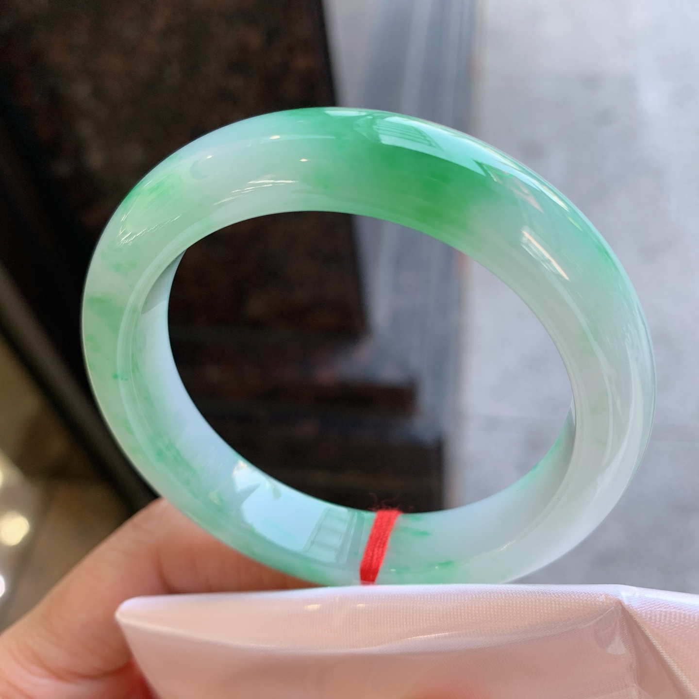 正圈飘绿 微纹 尺寸：53/11.7/8.8 细腻