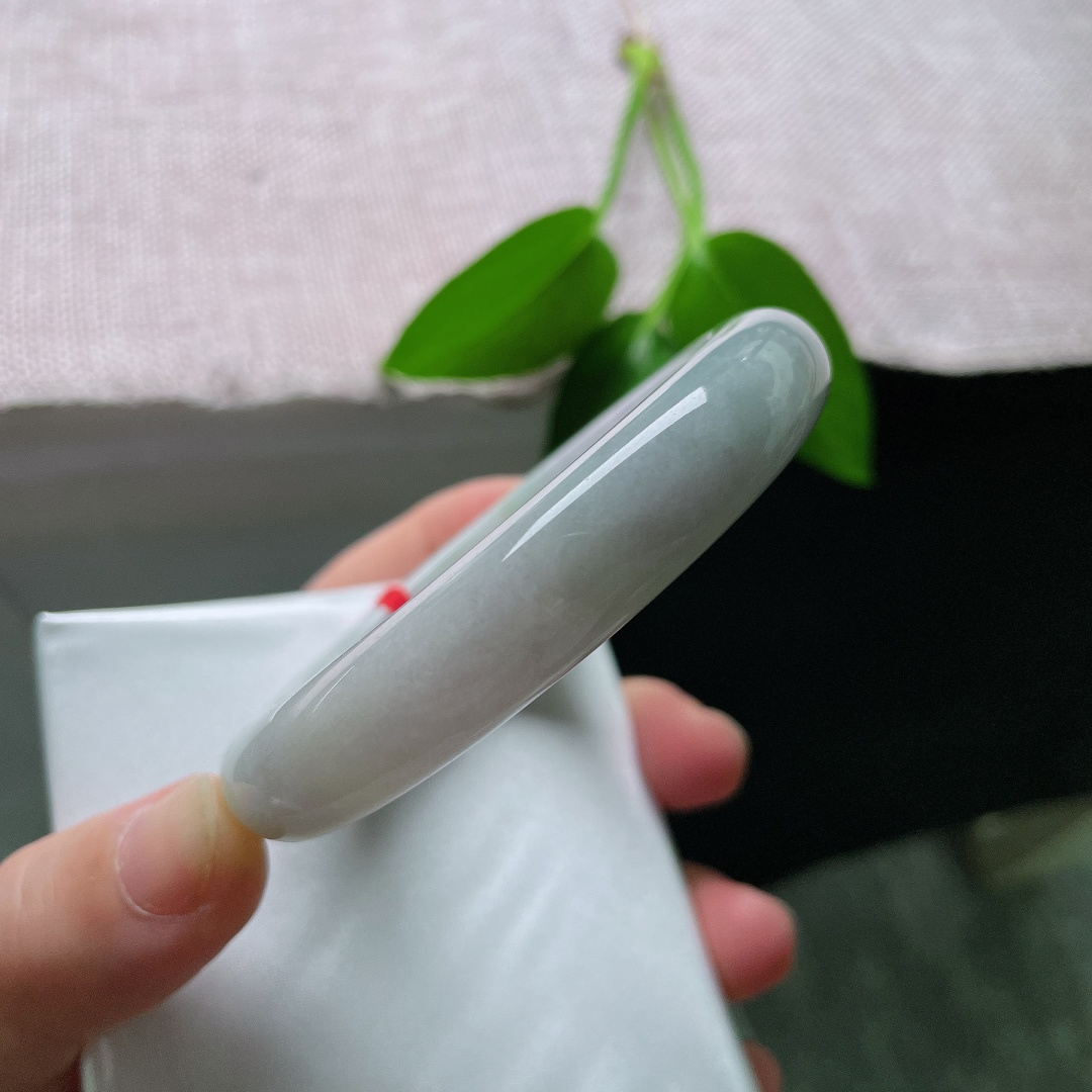 57.7/12.1/8.5，春彩正圈，一点棉线，淡淡的绿意若隐若现，清新自然，自带悠然诗意。ss59658a