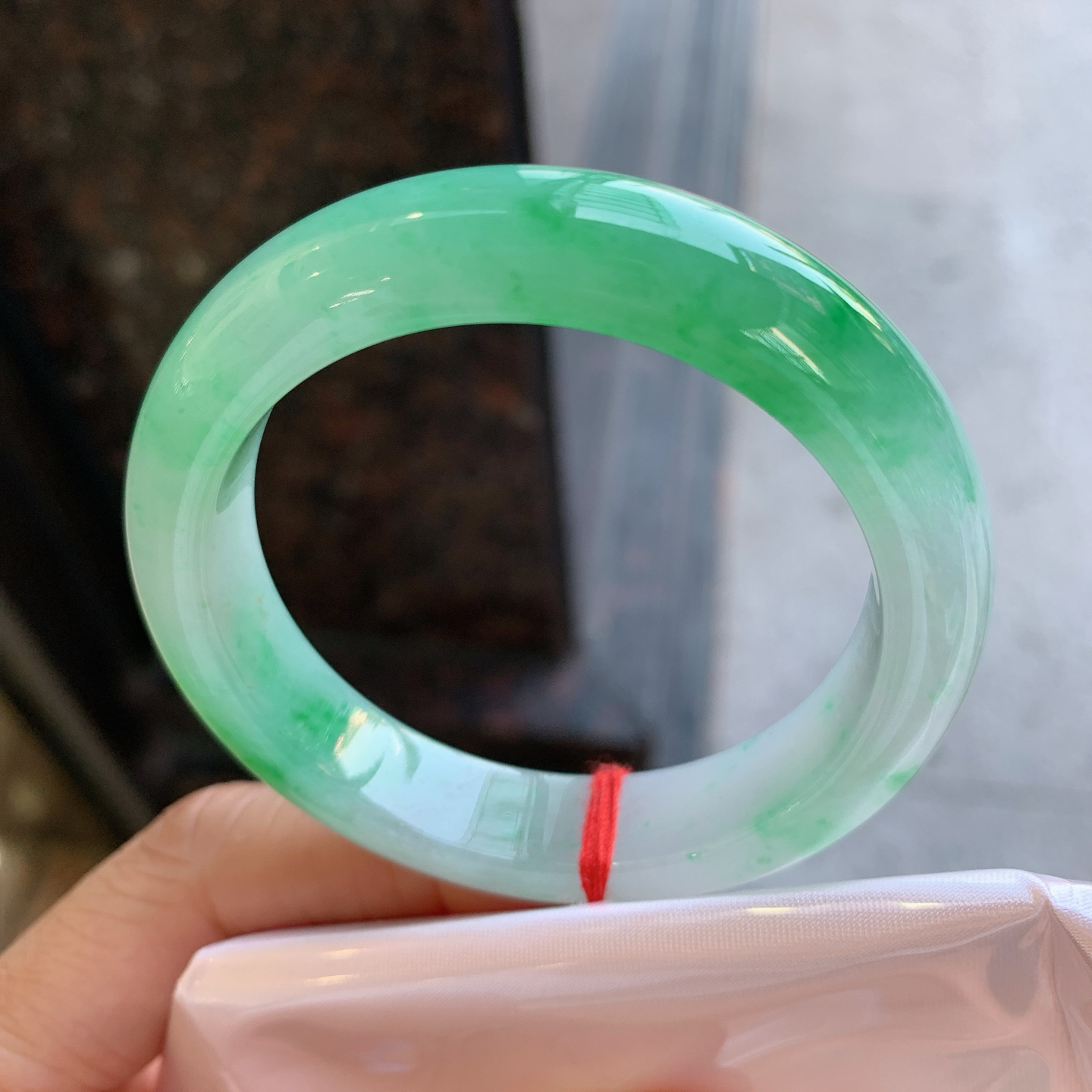 正圈飘绿 微细纹 尺寸：50.3/11.6/8 小圈口