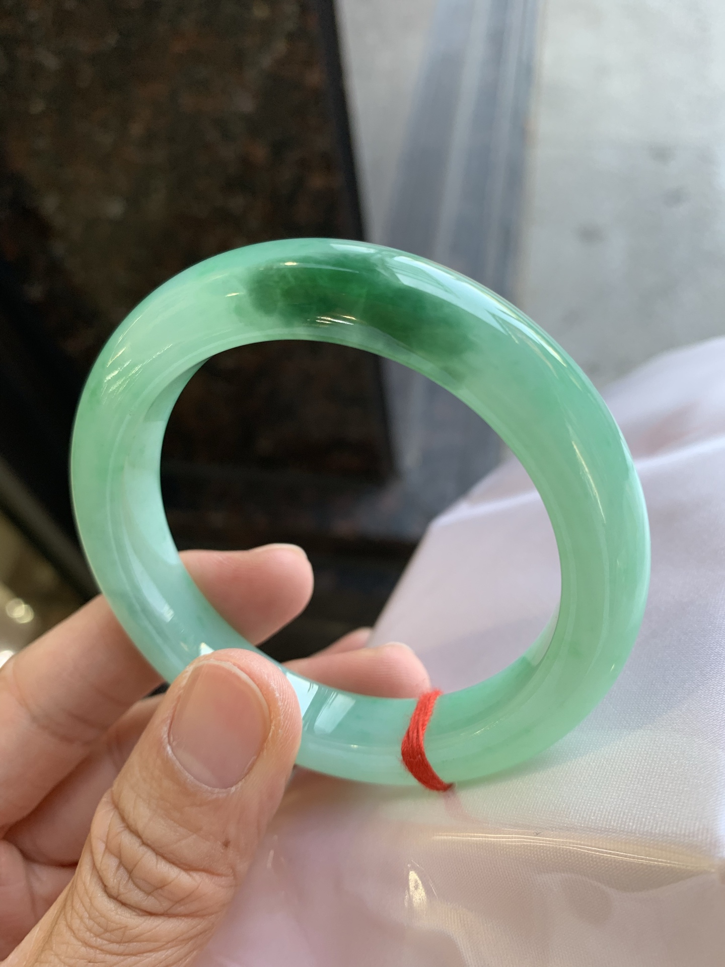 正圈飘绿 无裂 尺寸：55/11.5/9.3 细腻
