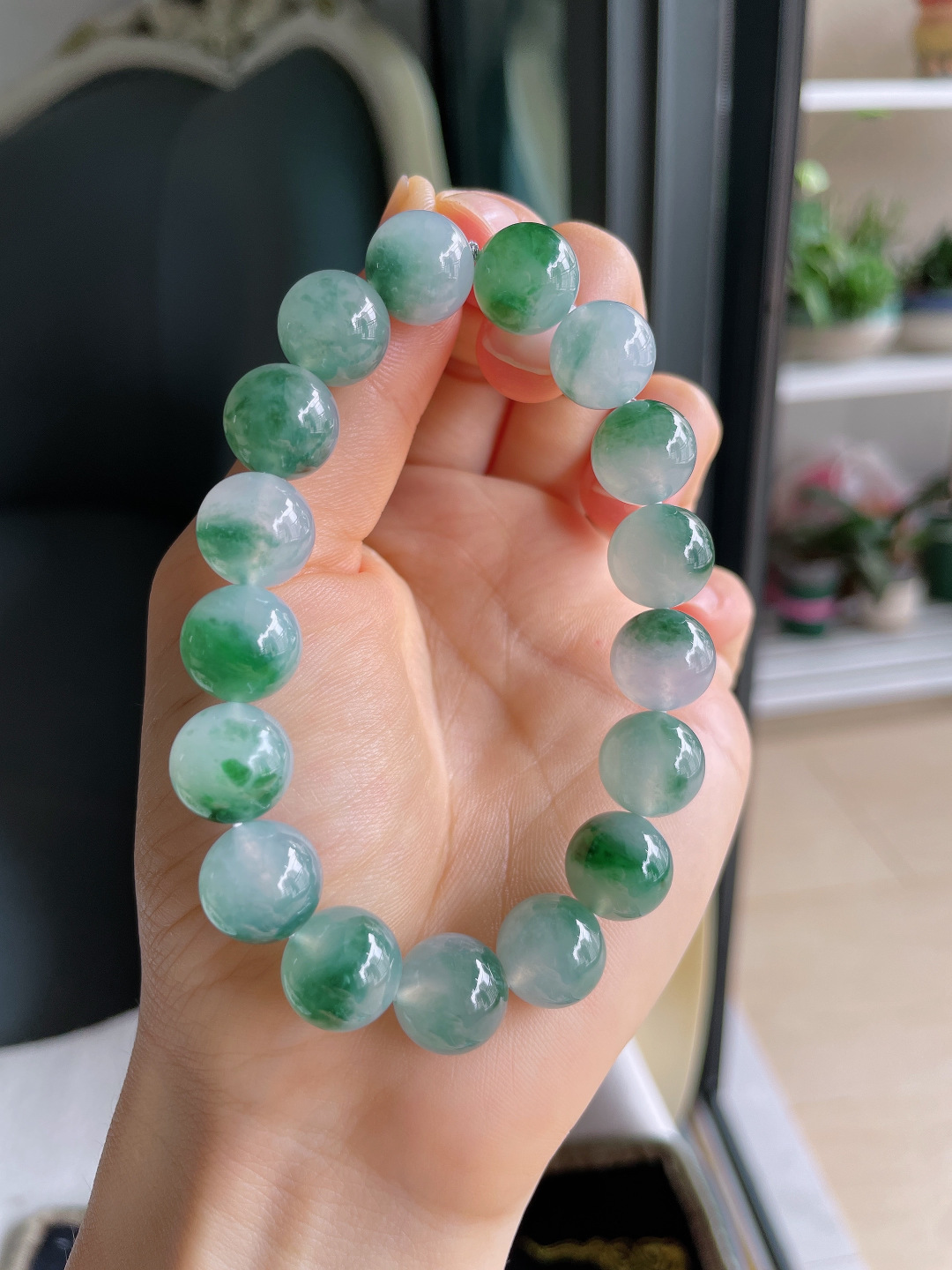 缅甸天然翡翠A货，冰种飘花手链，尺寸：11.8mm。【编4470】