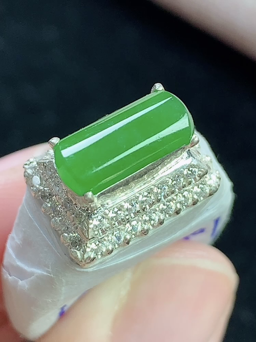 满绿马鞍戒面，无裂，尺寸11.5-5.3-2.0mm，S10Ls