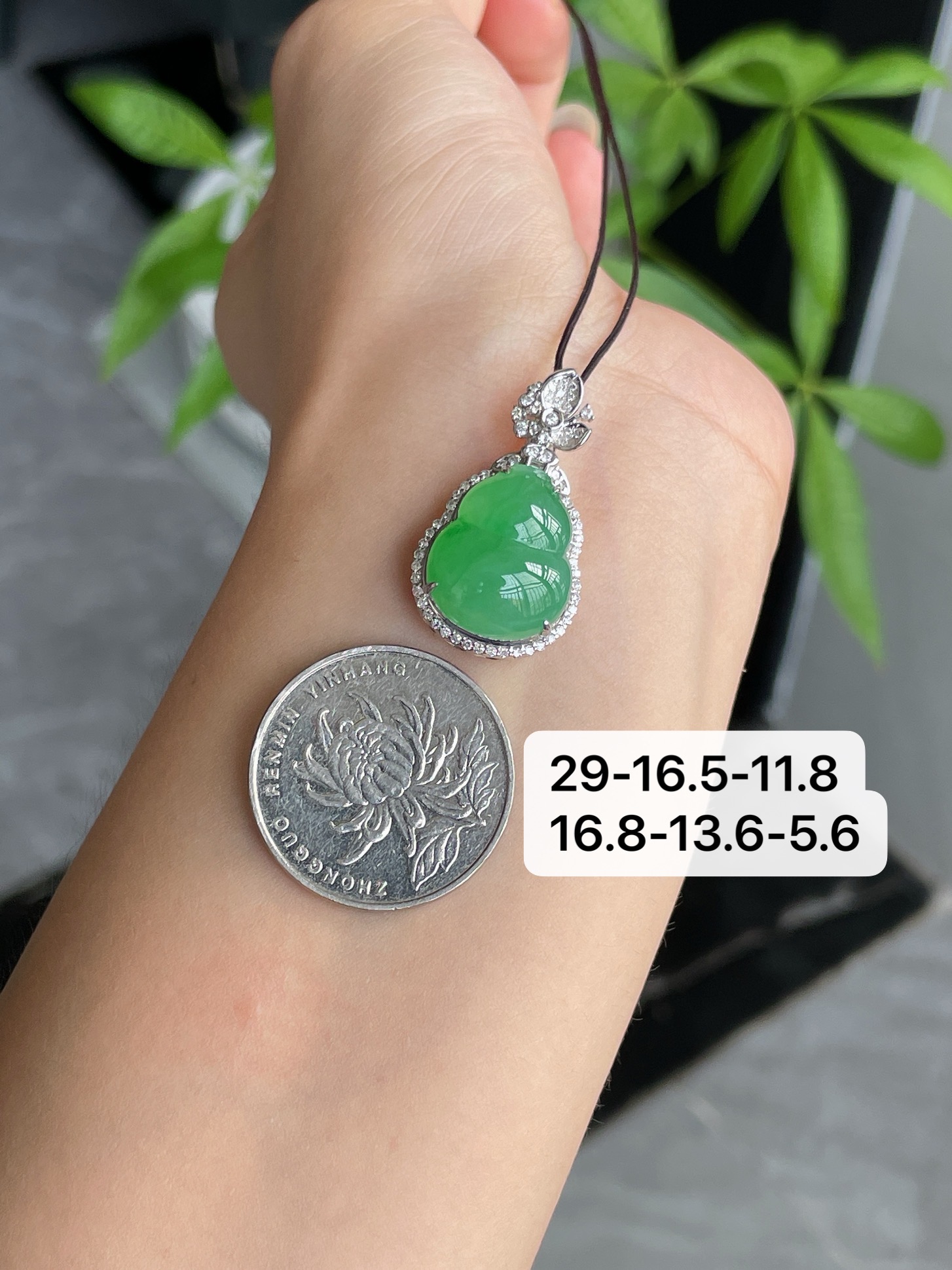 18k金钻镶冰阳绿葫芦吊坠 总29-16.5-11.8mm 裸石16.8-13.6-5.6mm S16，29-16.5-11.8
