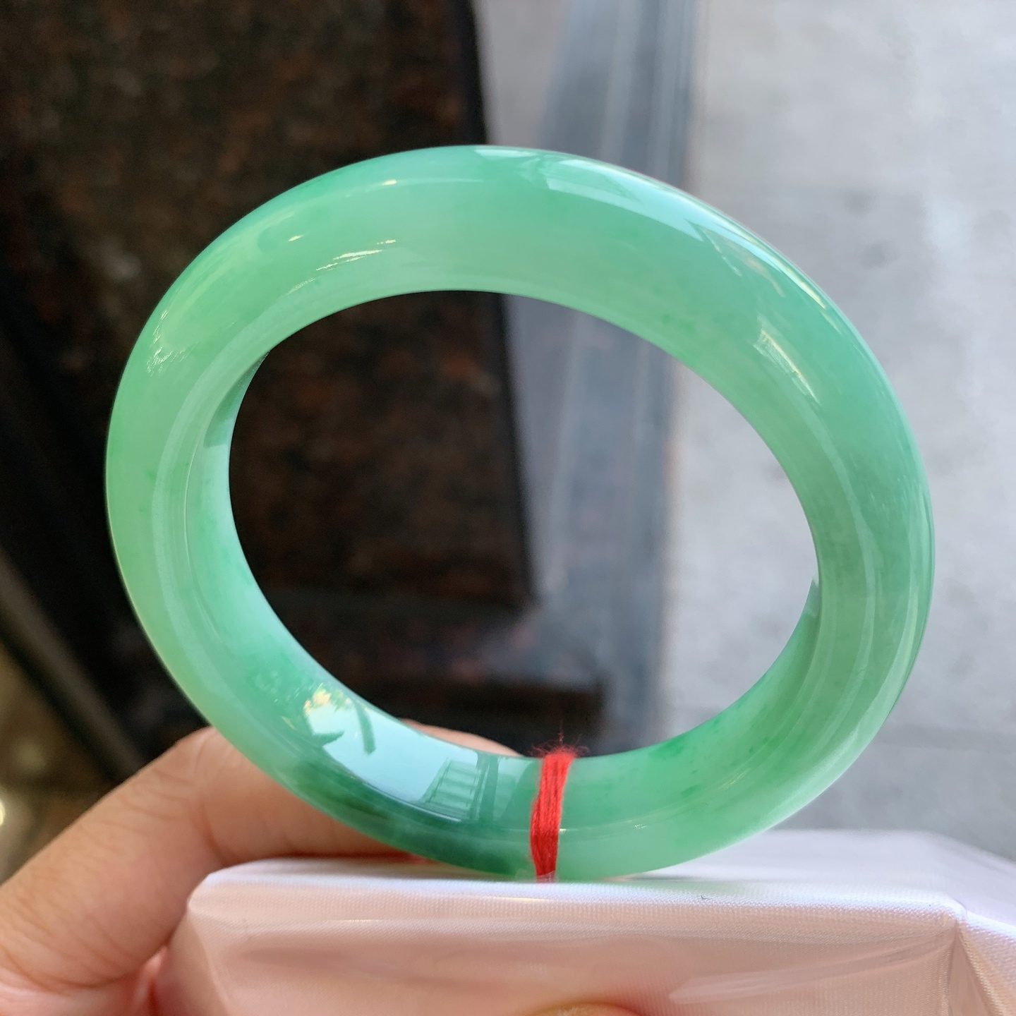 正圈飘绿 无裂 尺寸：55/11.5/9.3 细腻