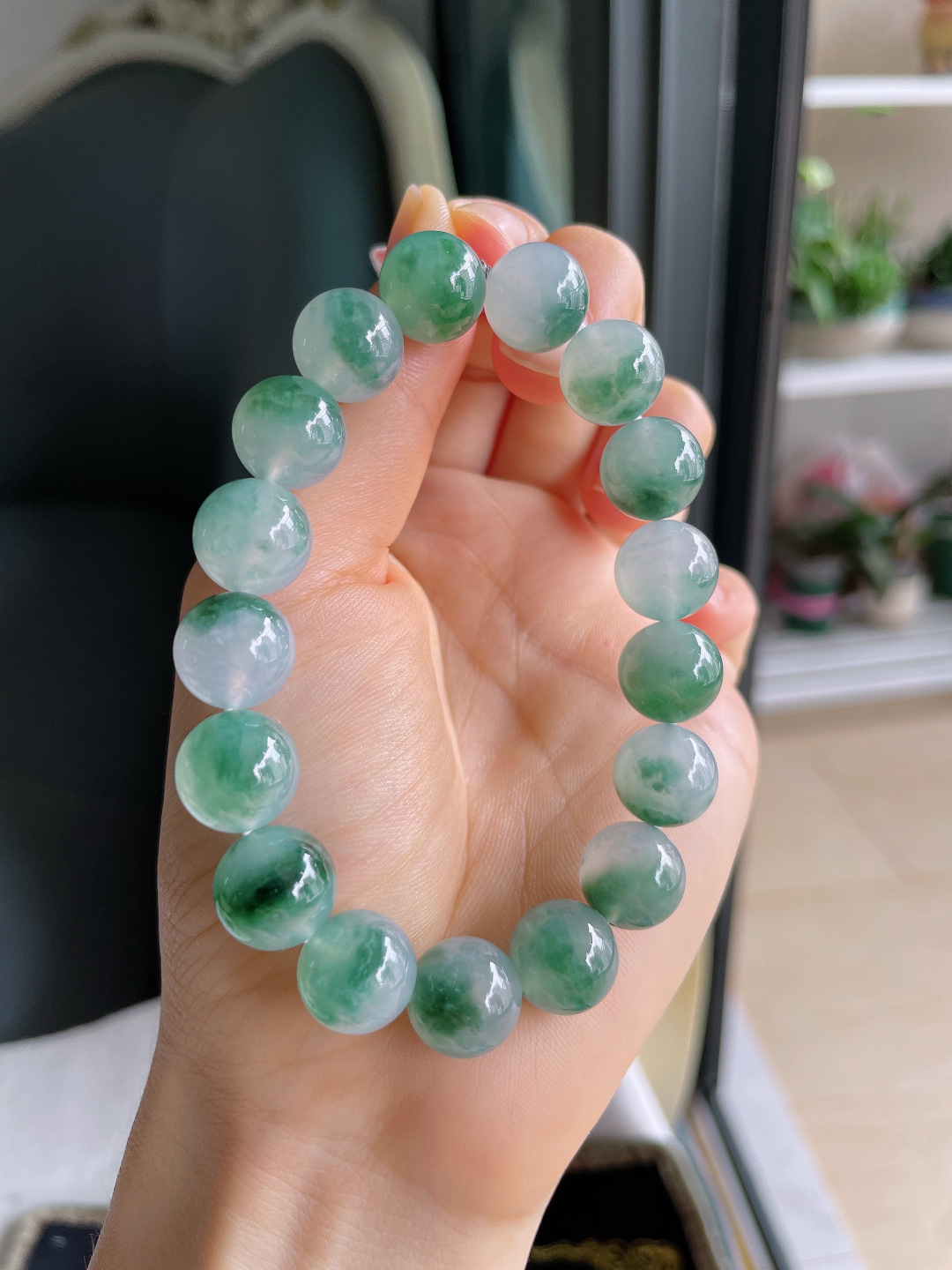 缅甸天然翡翠A货，冰种飘花手链，尺寸：11.8mm。【编4470】