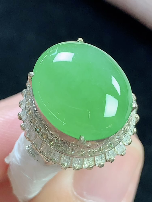 满绿大蛋面，无裂，尺寸15.9-13.3-3.0mm，S10Ls
