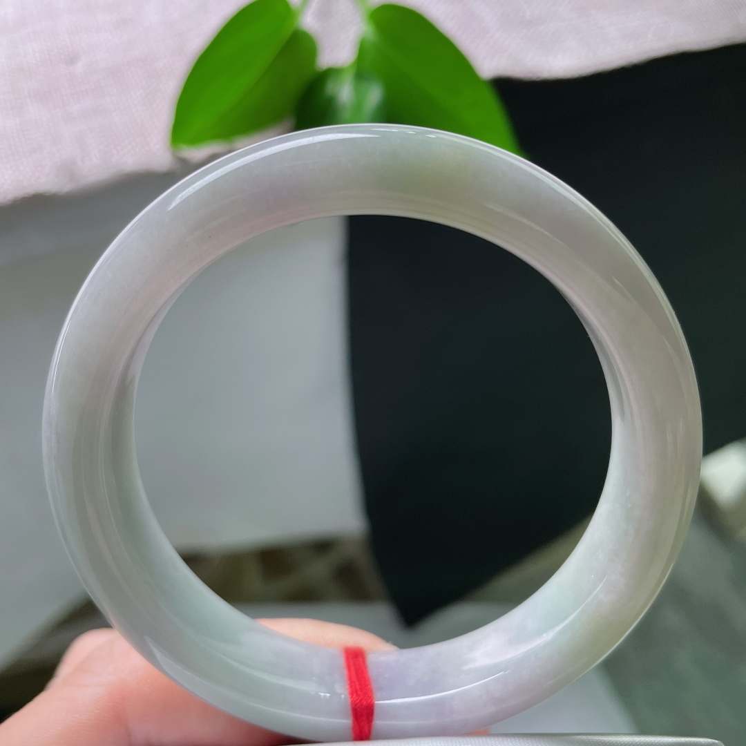 57.7/12.1/8.5，春彩正圈，一点棉线，淡淡的绿意若隐若现，清新自然，自带悠然诗意。ss59