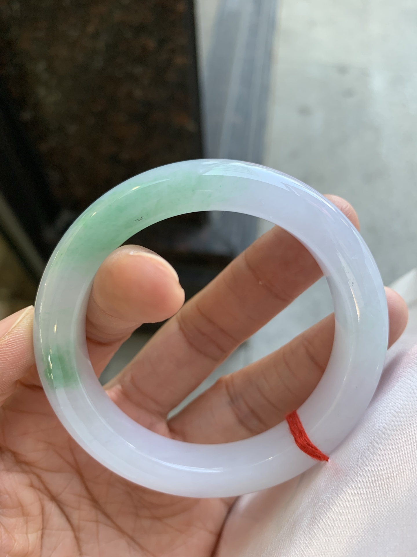 正圈飘绿 表皮微瑕疵微扣 尺寸：56.6/11.6/10 现货更漂亮