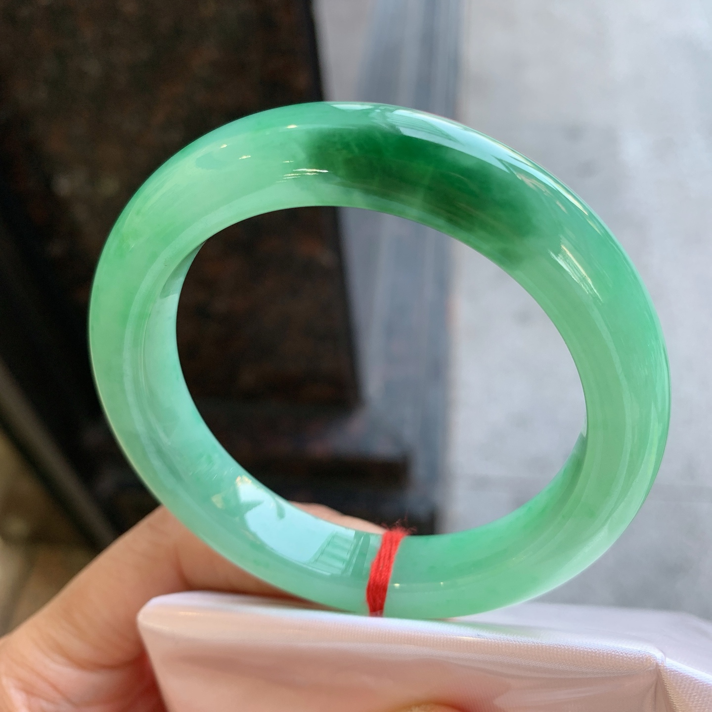 正圈飘绿 无裂 尺寸：55/11.5/9.3 细腻