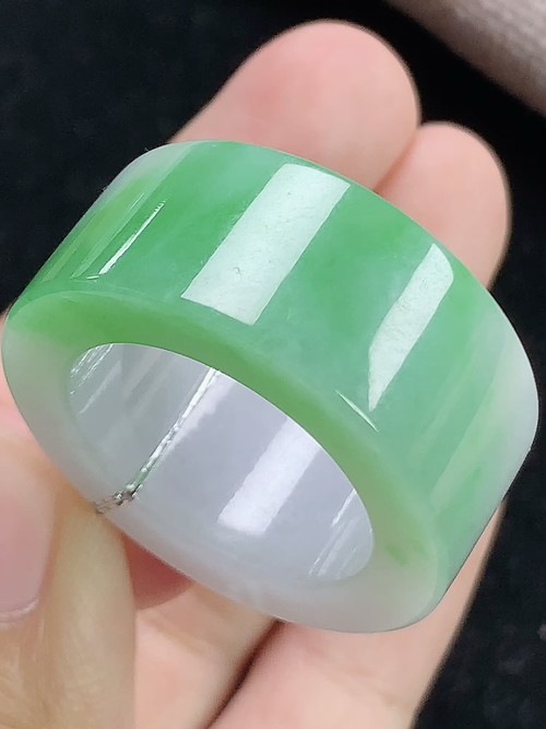 飘绿玉扳指，无裂，内径尺寸21.1-12.6-4.9mm，25号手寸，S10tdy