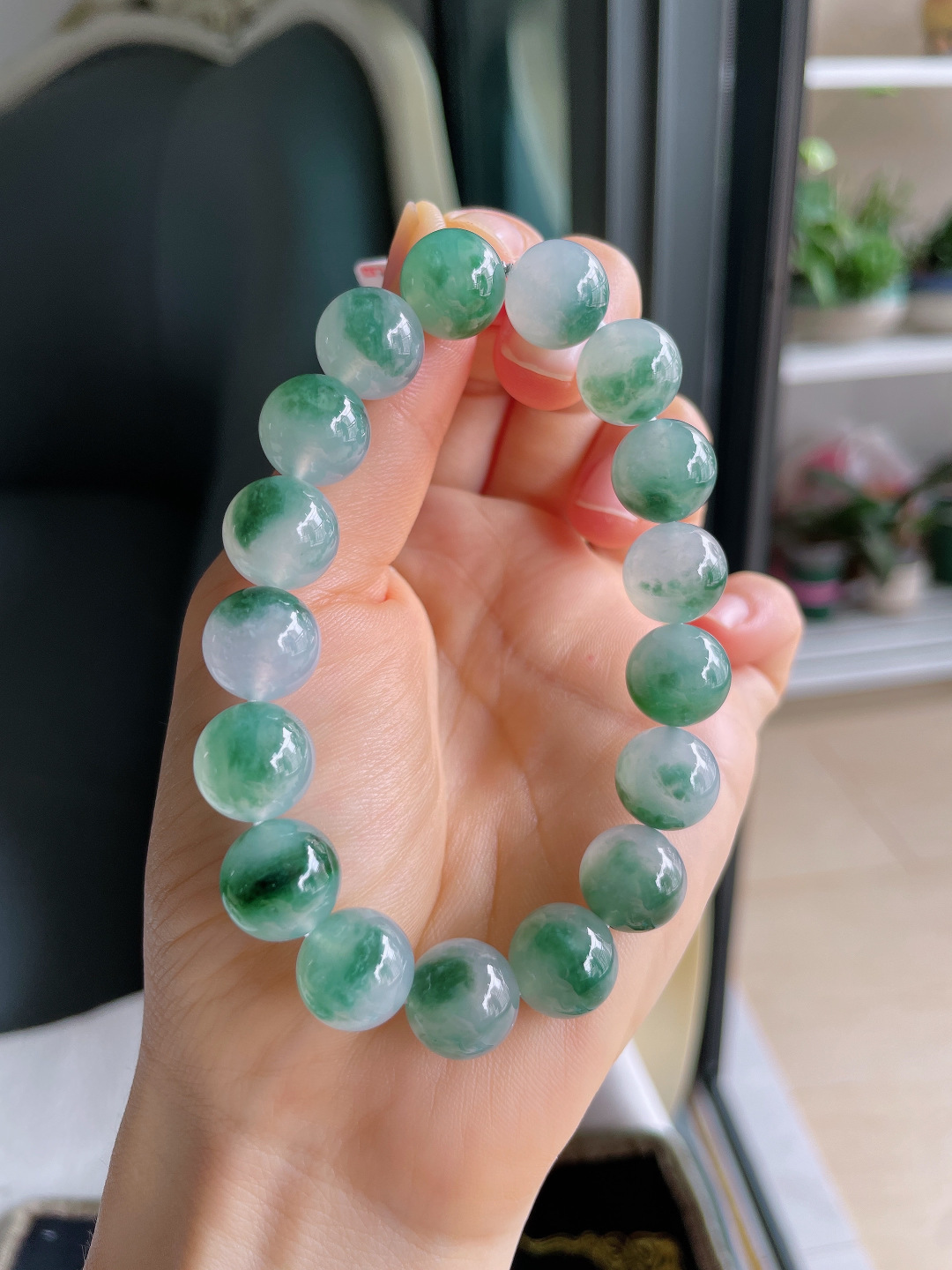 缅甸天然翡翠A货，冰种飘花手链，尺寸：11.8mm。【编4470】
