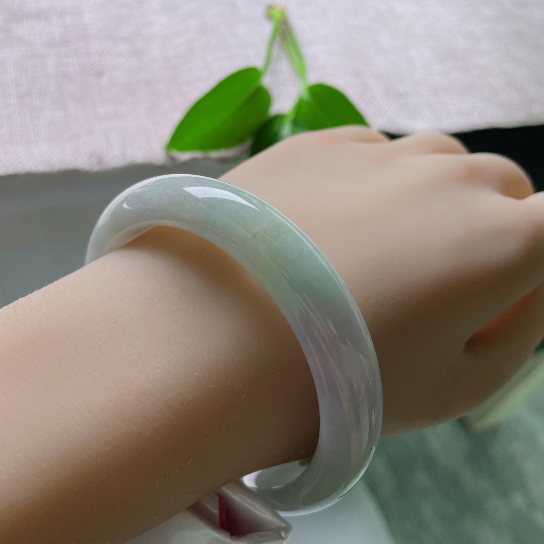 57.7/12.1/8.5，春彩正圈，一点棉线，淡淡的绿意若隐若现，清新自然，自带悠然诗意。ss59658a
