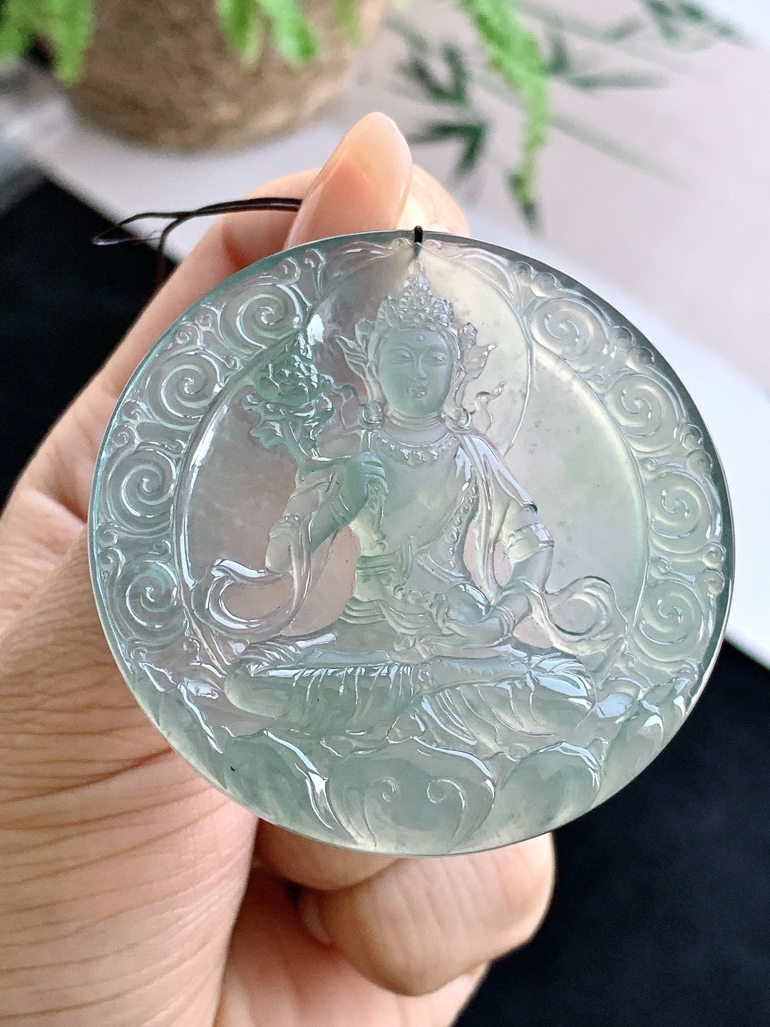 【裸石】️冰种天空蓝大势至观音持莲观音牌吊坠 【说明】 性比高 老蓝水 【尺寸】54.5-5.6 