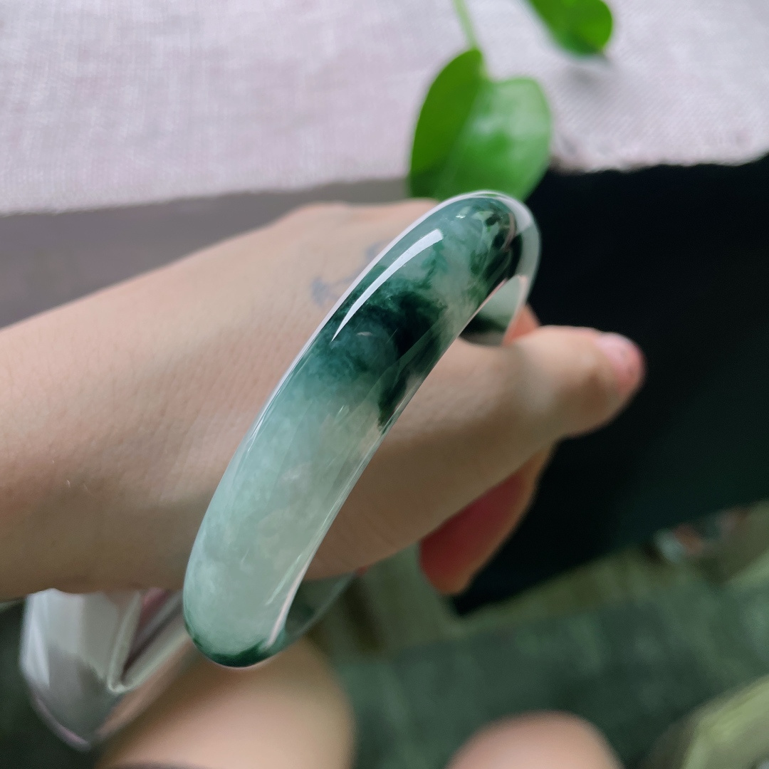 57.2/12.3/8.8，飘花正圈，散落数团浓墨绿飘花，虚实相间自带写意国风美感，一丝纹，ss56601a