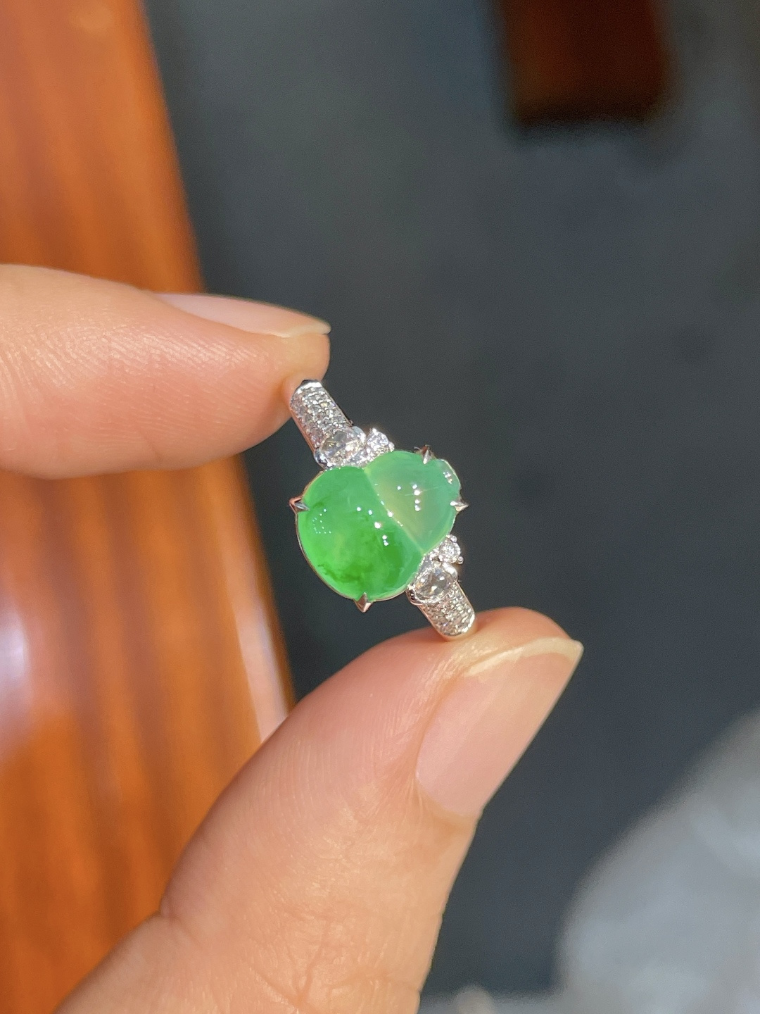 冰绿葫芦戒指，无裂，18k金镶嵌，强烈推荐，9.5-7.7-2.3