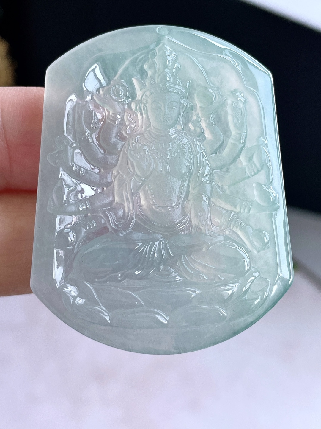【裸石】冰晴水观音千手观音牌吊坠 【说明】缅甸 无裂 性比高 【尺寸】48.6-39-5.6 【重