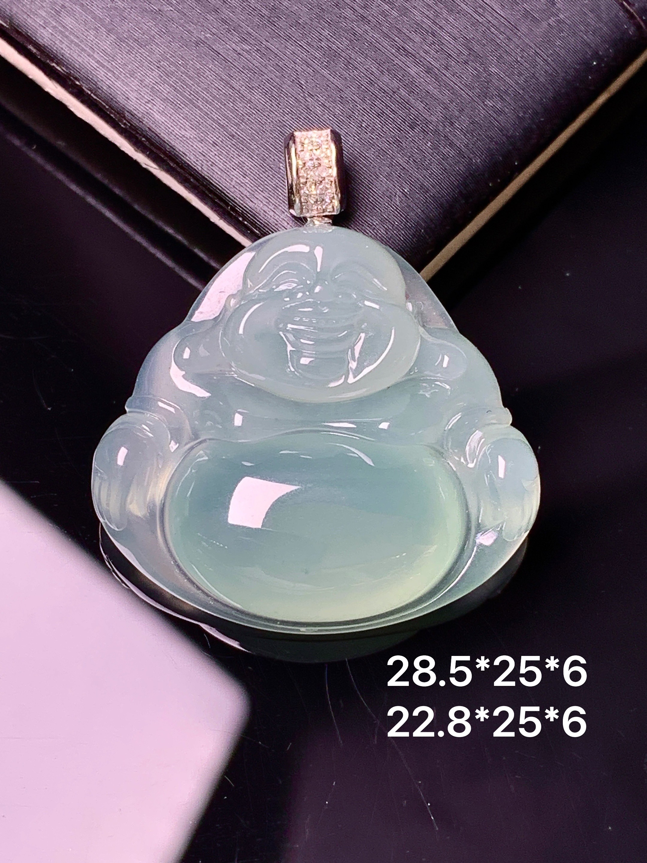18k金钻镶嵌冰种佛公吊坠 玉质细腻 色泽艳丽清新 水润亮眼 整体尺寸28.5*25*6 d1