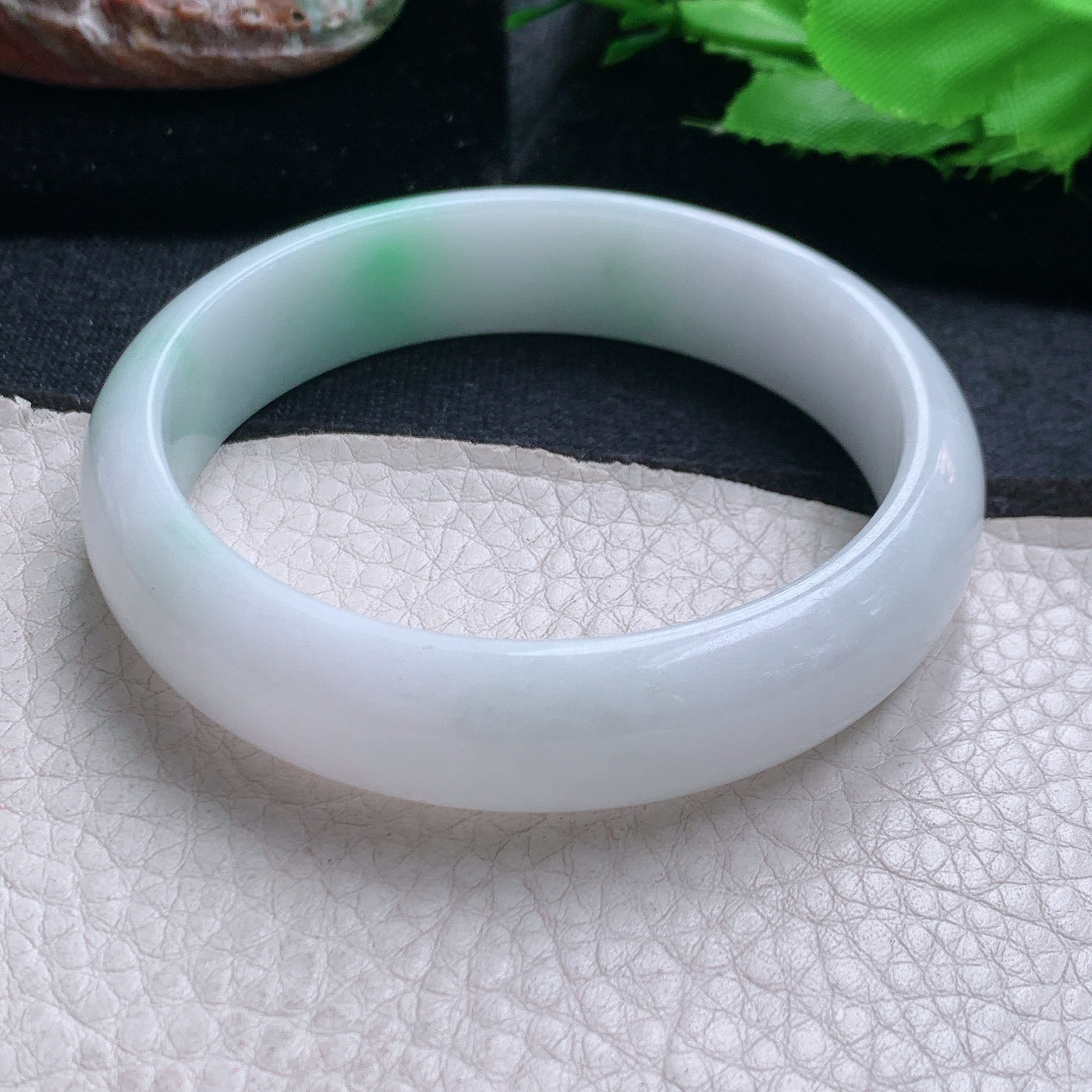 hy实拍57.5*14.3*7白底青镯 缅甸翡翠a货玉手镯飘绿宽边玉手环