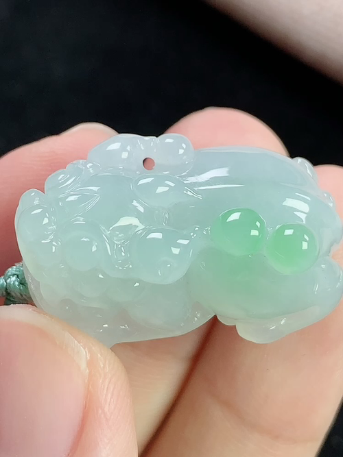 飘绿貔貅，无裂，尺寸28.6-15.9-13.6mm，S11jxy8