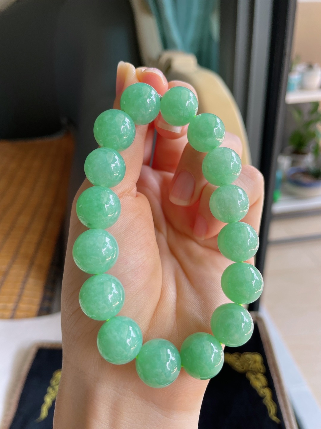 缅甸天然翡翠A货，冰满绿手串，尺寸：13.2mm。-2037