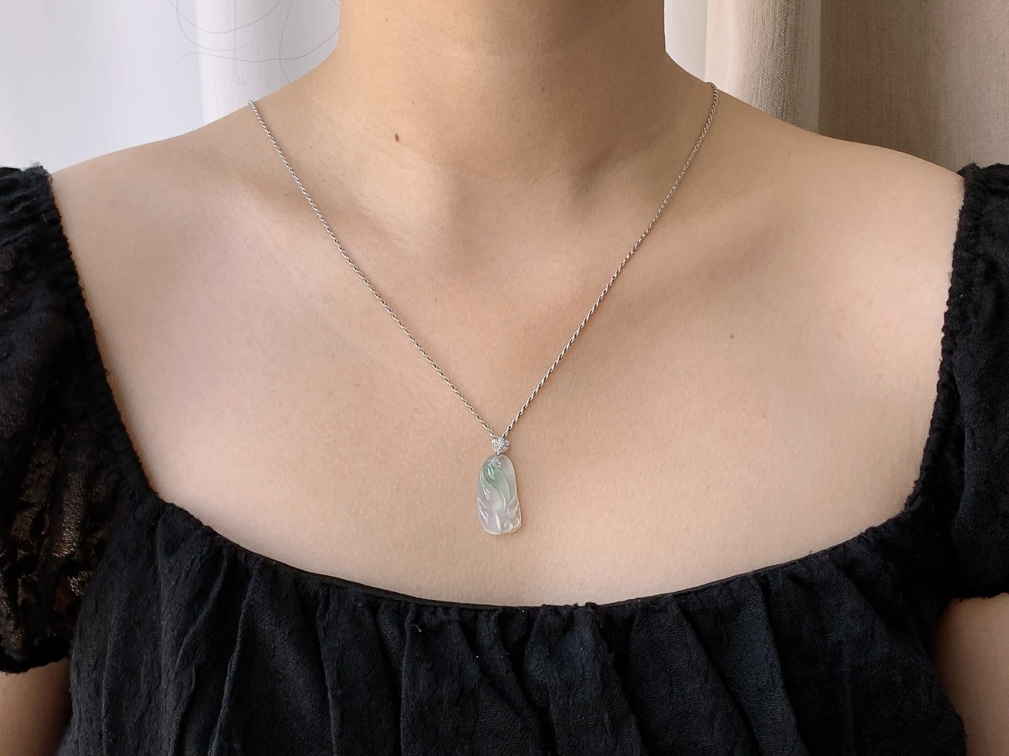 【镶嵌】️冰飘绿九尾狐吊坠 【说明】缅甸 18k金镶嵌 性比高 【整体】28.4 【裸石】23.2-12.4-5.5 【重量】2.6克